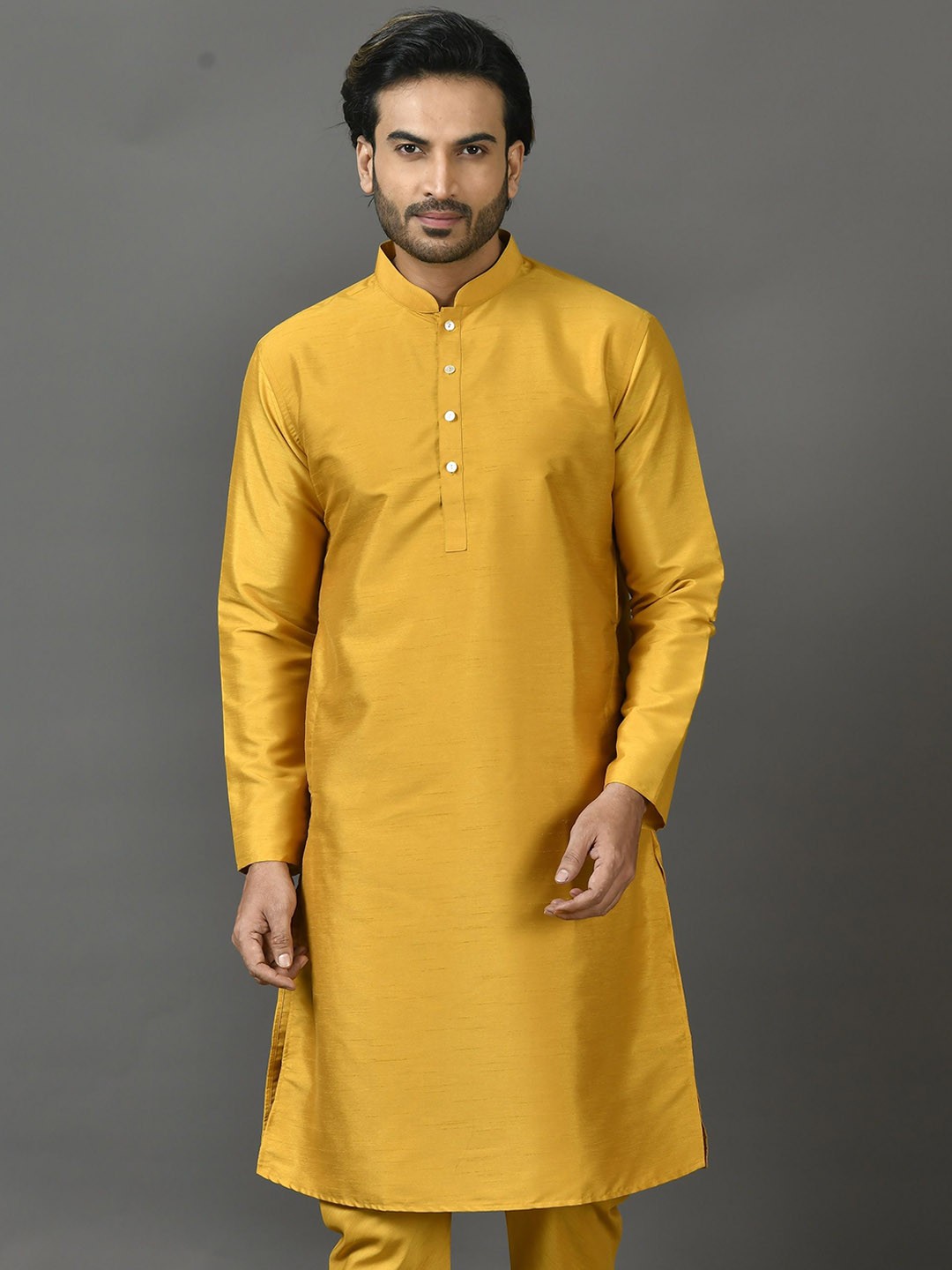 

Sayisha Mandarin Collar Long Sleeves Silk Straight kurta, Yellow