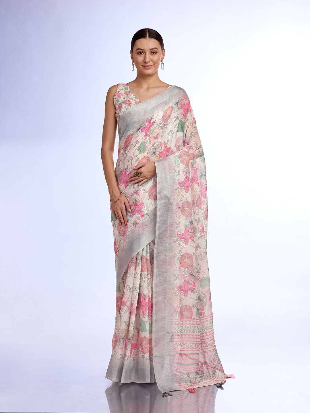 

Ishin Floral Printed Saree, Cream