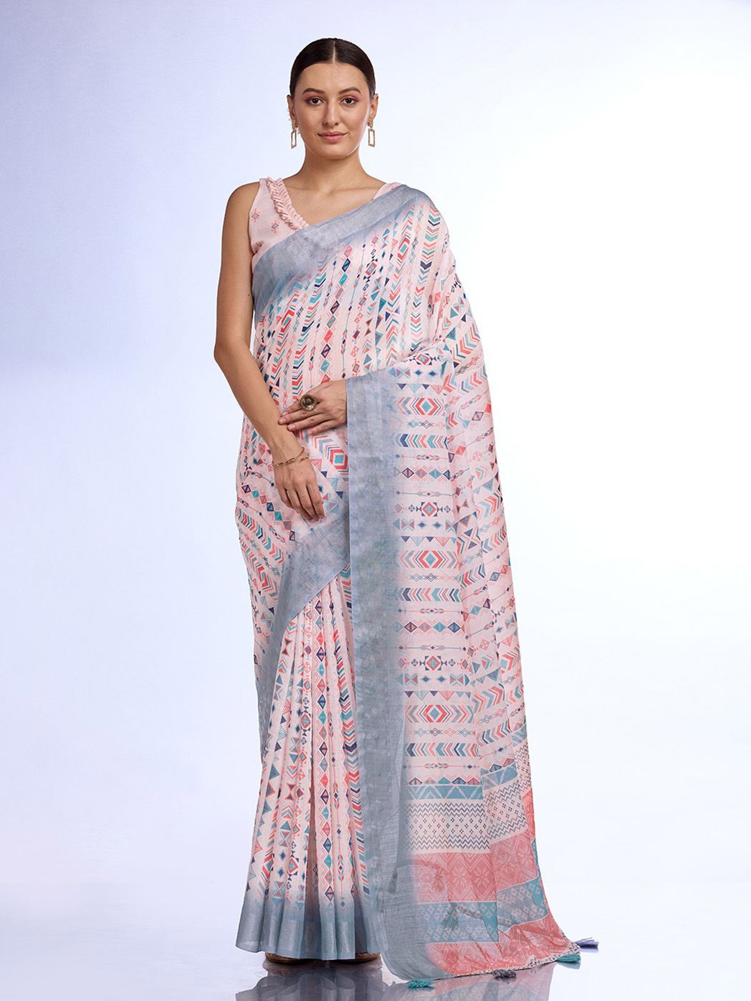 

Ishin printed geometric design saree with blouse piece, White