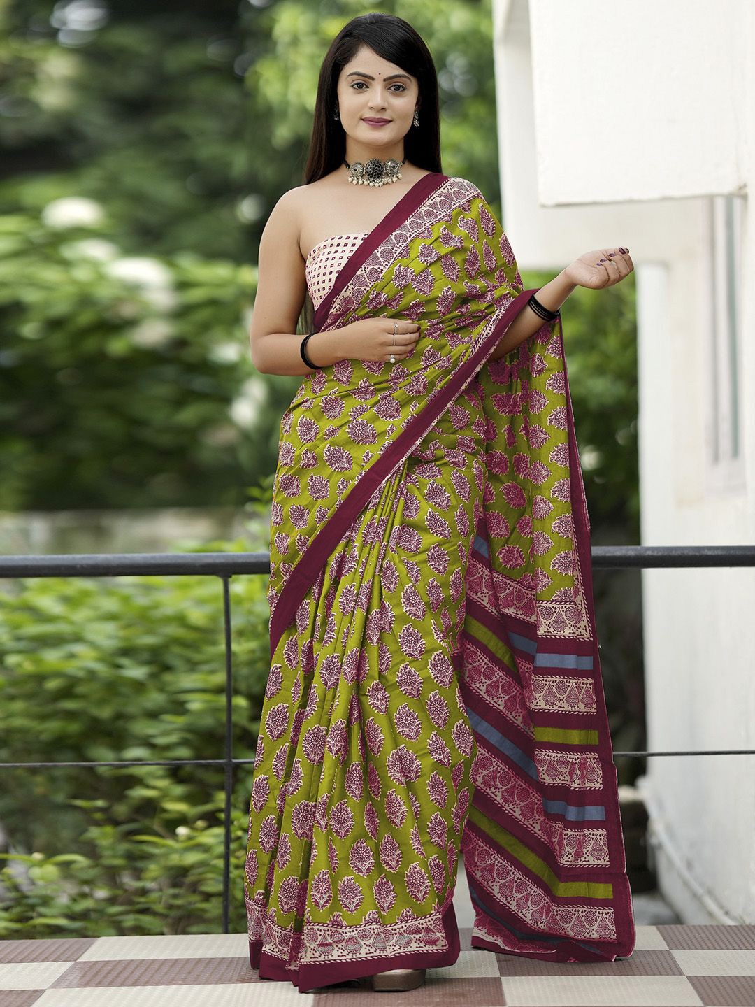 

KALINI Floral Bagru Printed Saree, Olive