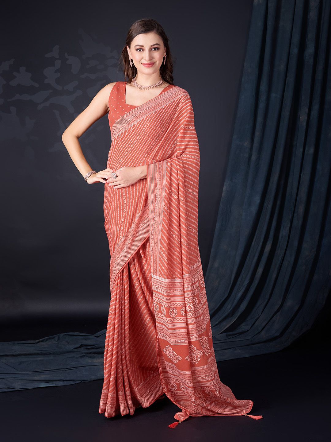 

Ishin Floral printed Sareewith blouse piece, Orange