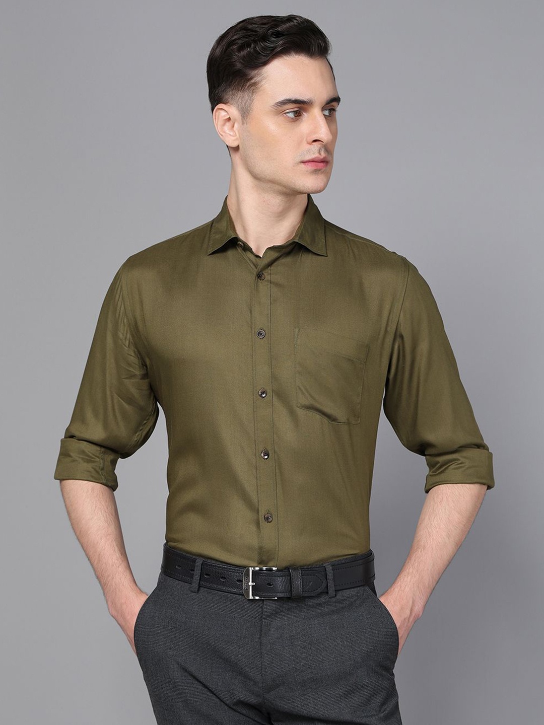 

DON VINO Men Spread Collar Solid Slim Fit Semiformal Shirt, Olive