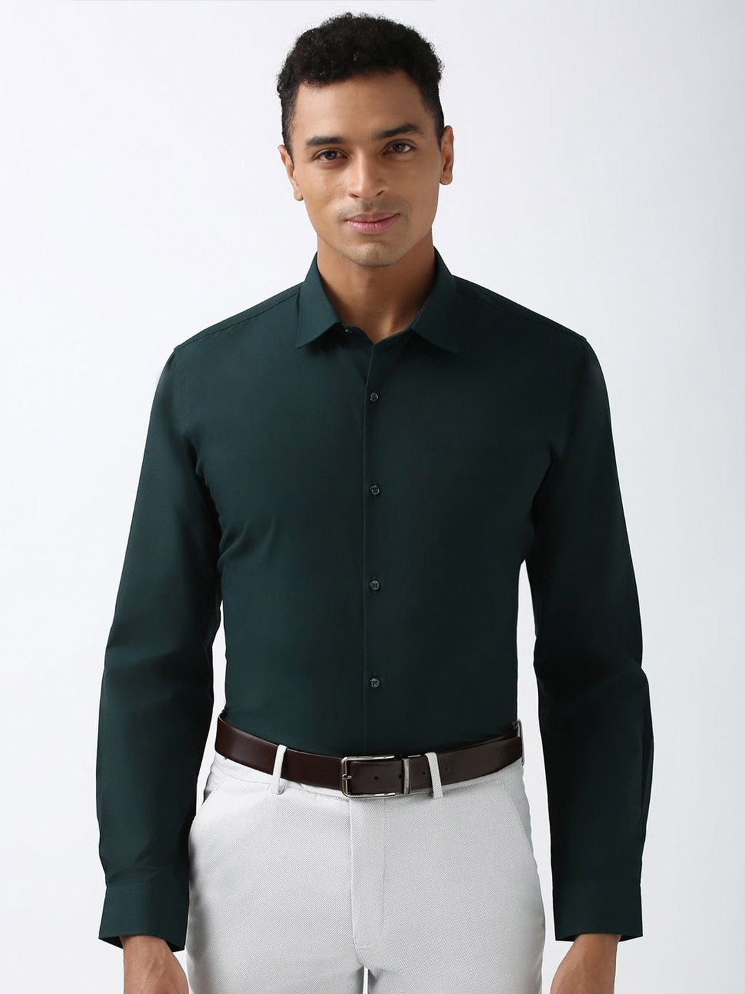 

Peter England Men Spread Collar Solid Slim Fit Formal Shirt, Green