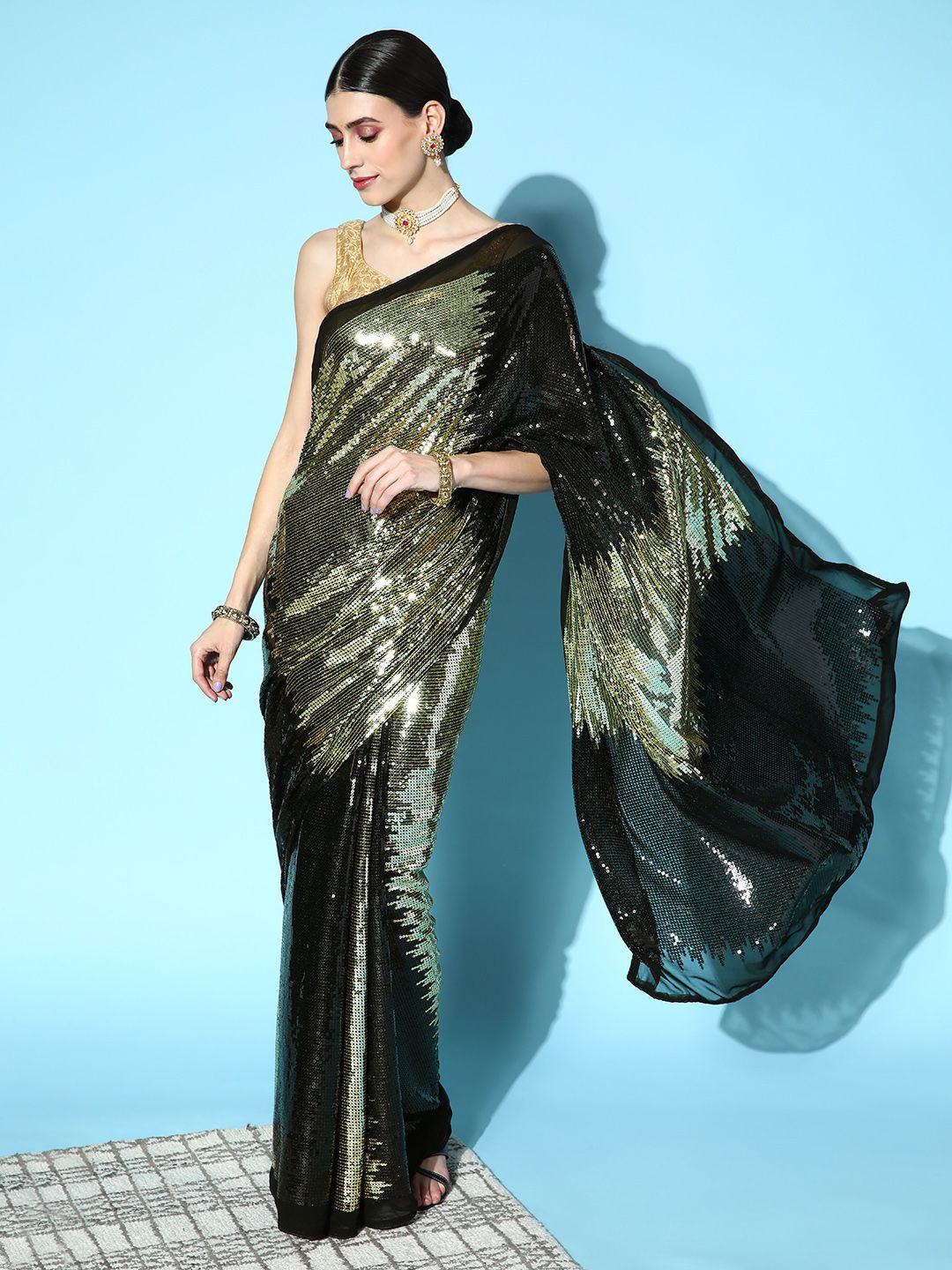 

KIMISHA Embellished Sequinned Saree, Gold