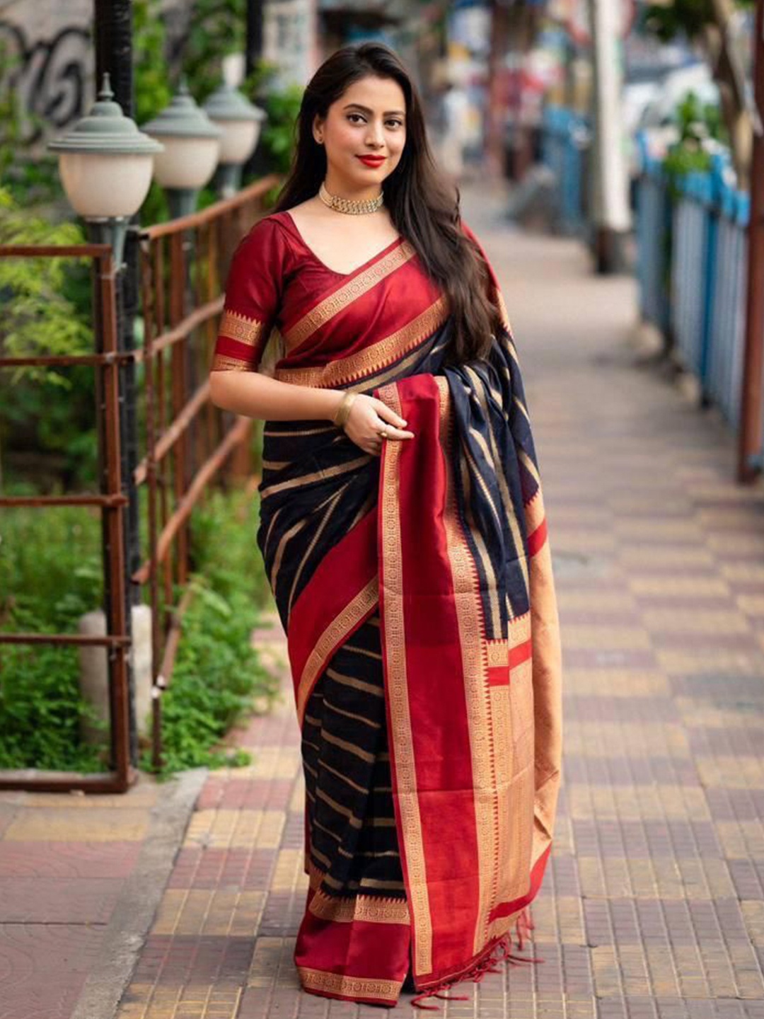 

Marziyaa Woven Design Zari Banarasi Saree, Blue
