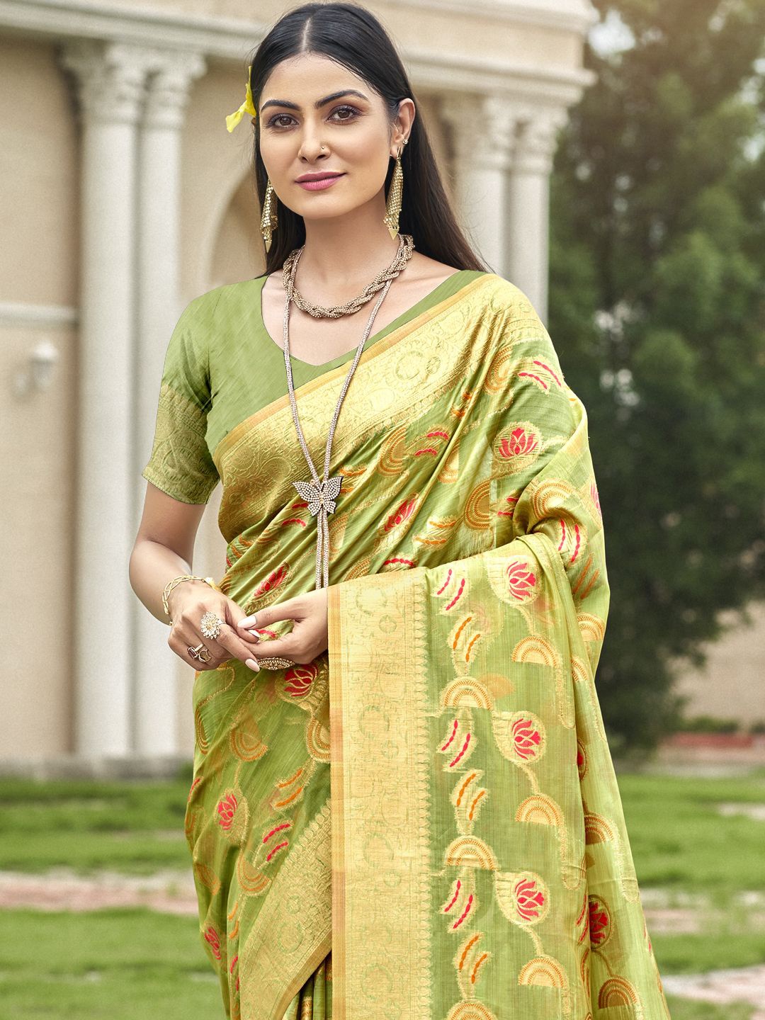 

Exclusiva Woven Design Zari Organza Saree, Green