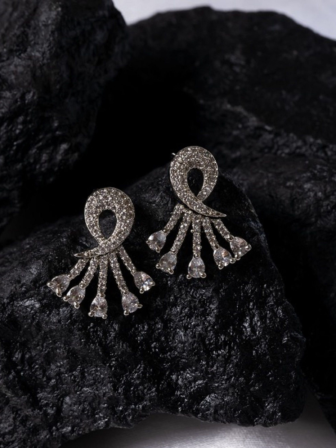 

PUTSTYLE Luscious Silver-Plated American Diamond Studded Classic Studs