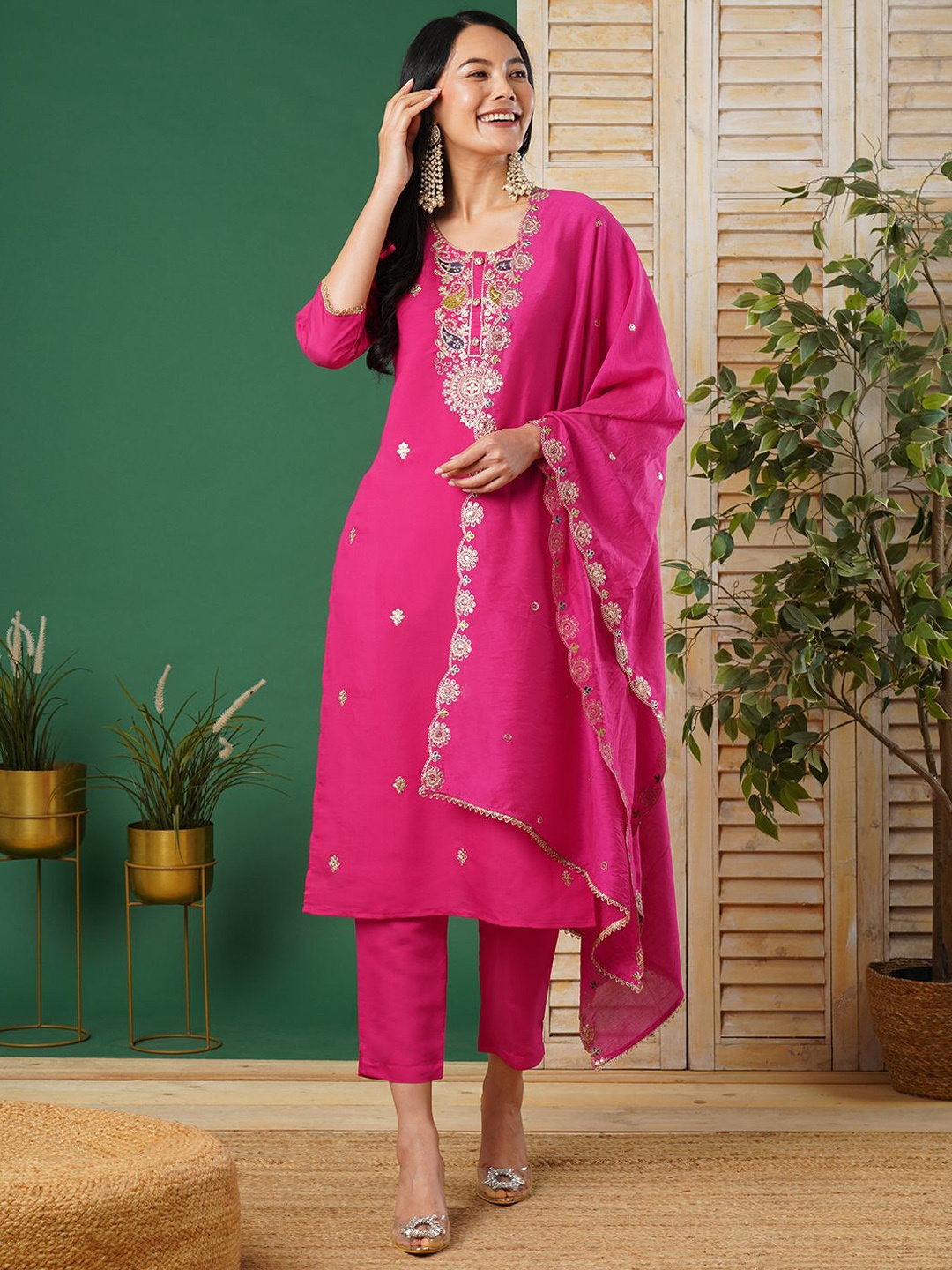 

CARTYSHOP Floral Embroidered Regular Zari Straight Kurta with Salwar & Dupatta, Pink