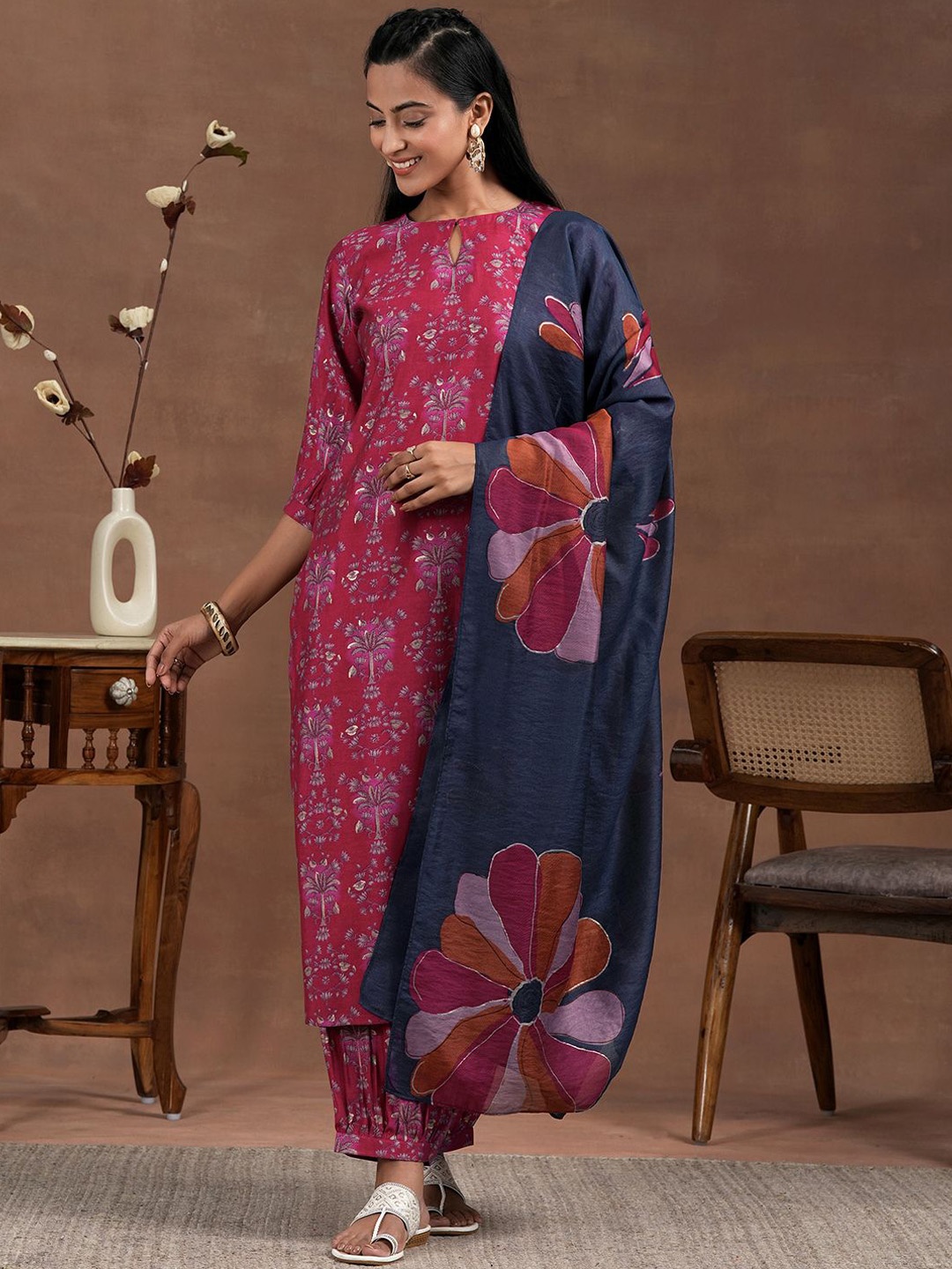 

Libas Floral Printed Keyhole Neck Straight Kurta With Salwar & Dupatta, Pink