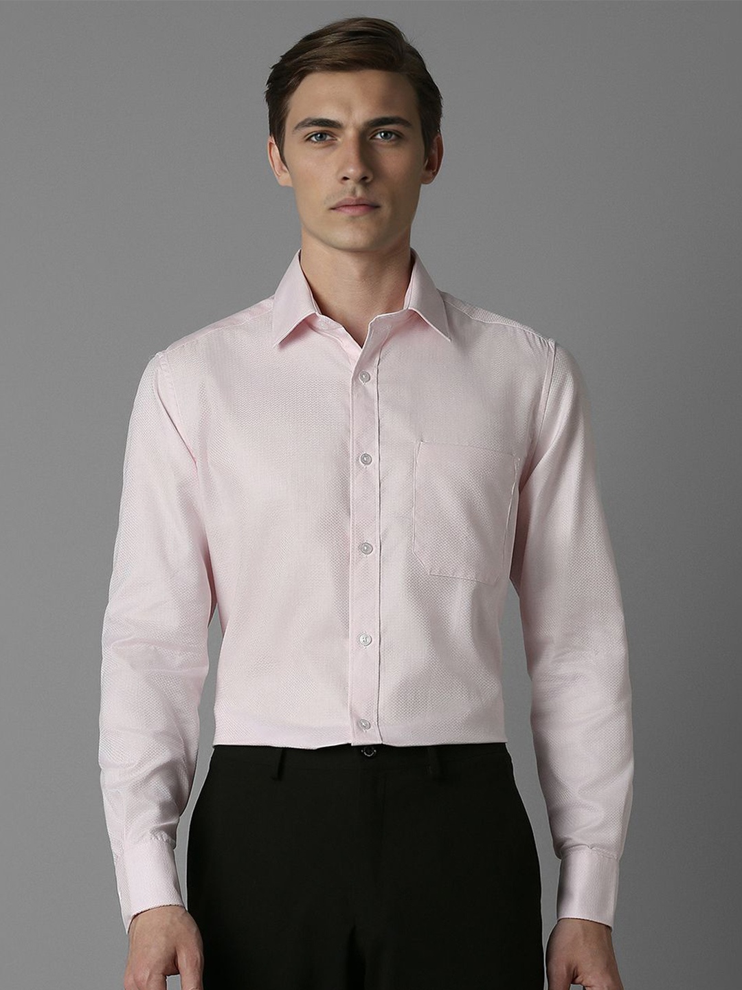 

Louis Philippe Men Classic Spread Collar Geometric Printed Cotton Formal Shirt, Pink