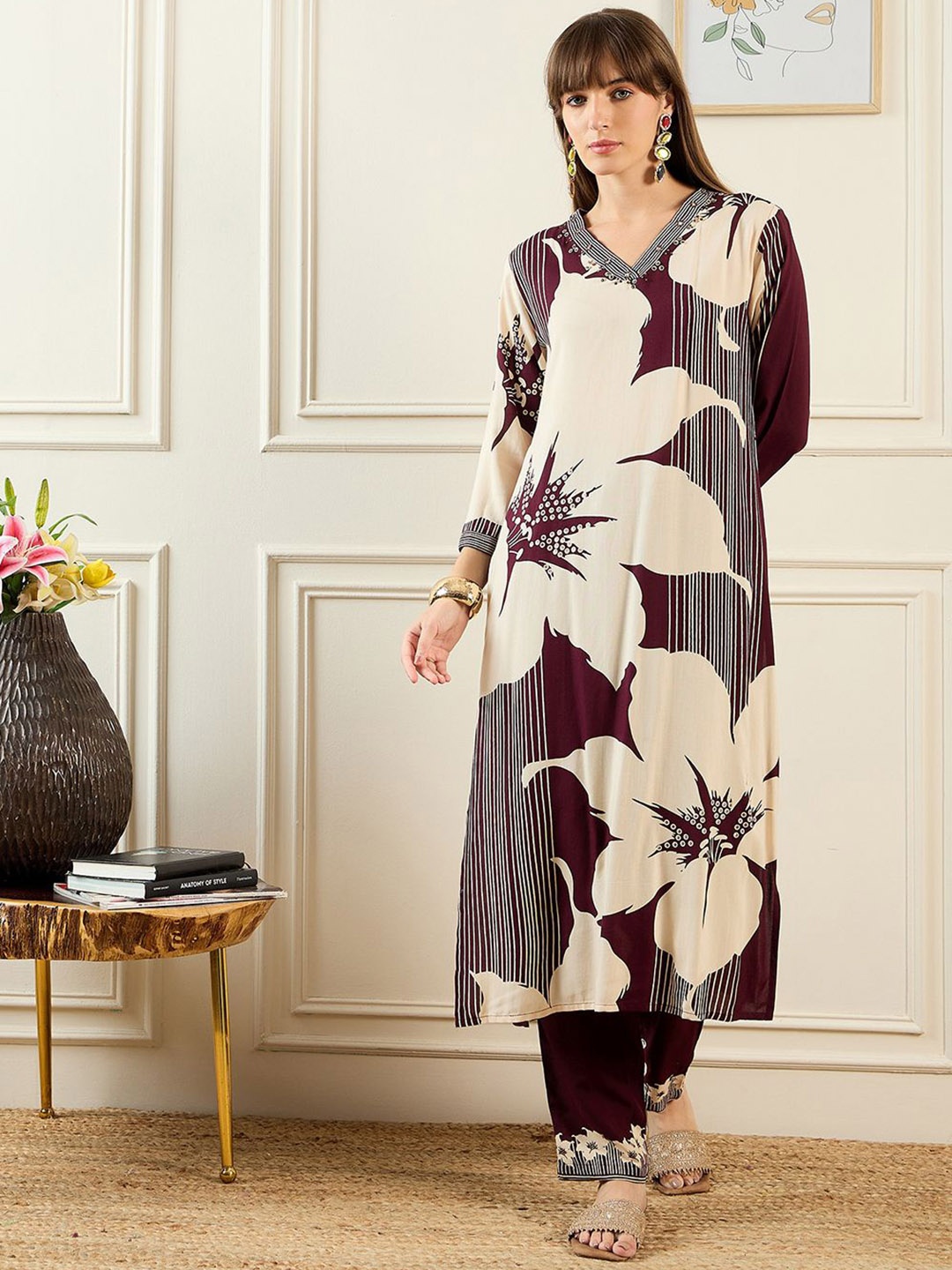 

Indo Era Floral Printed V-Neck Straight Sequinned Kurta With Trousers, Burgundy