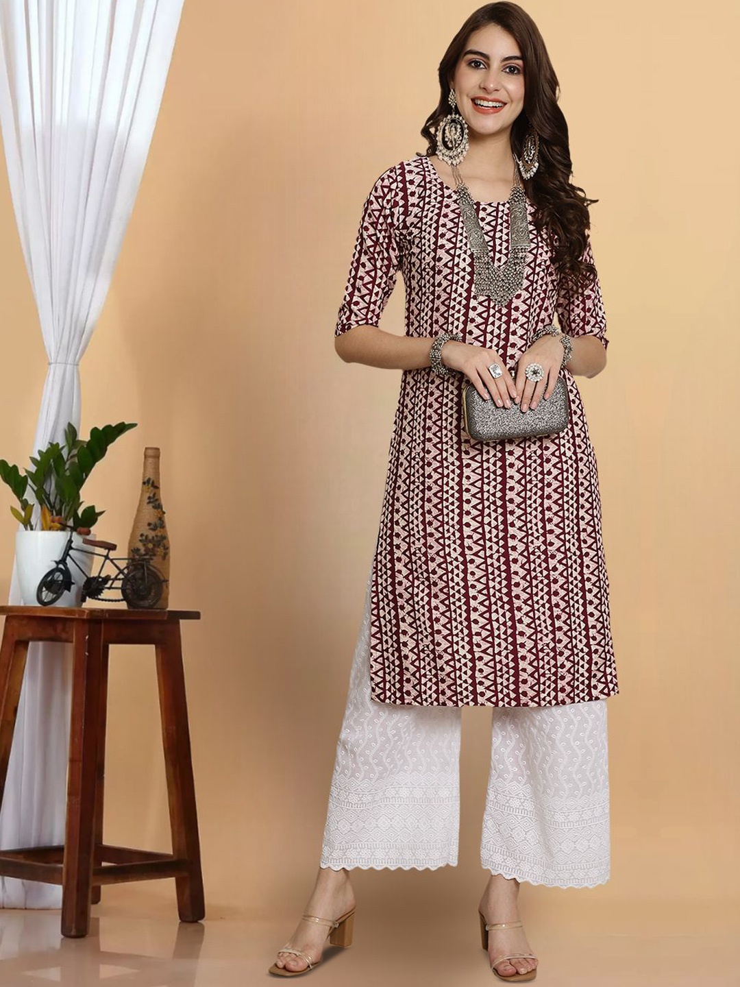 

7Threads Geometric Printed Round Neck Straight Kurta, Maroon