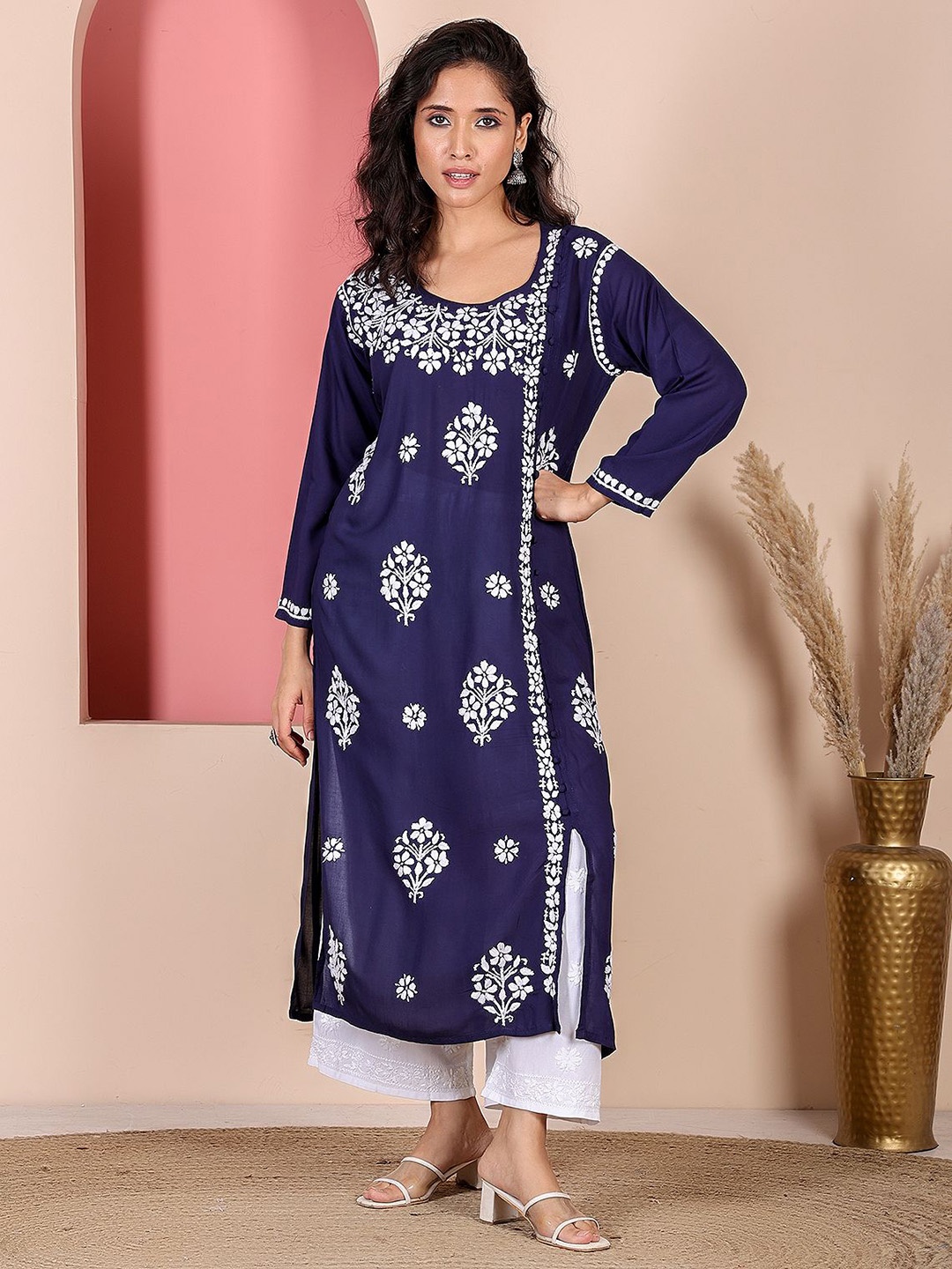 

Chowkhat Floral Embroidered Round Neck Straight Kurta, Navy blue