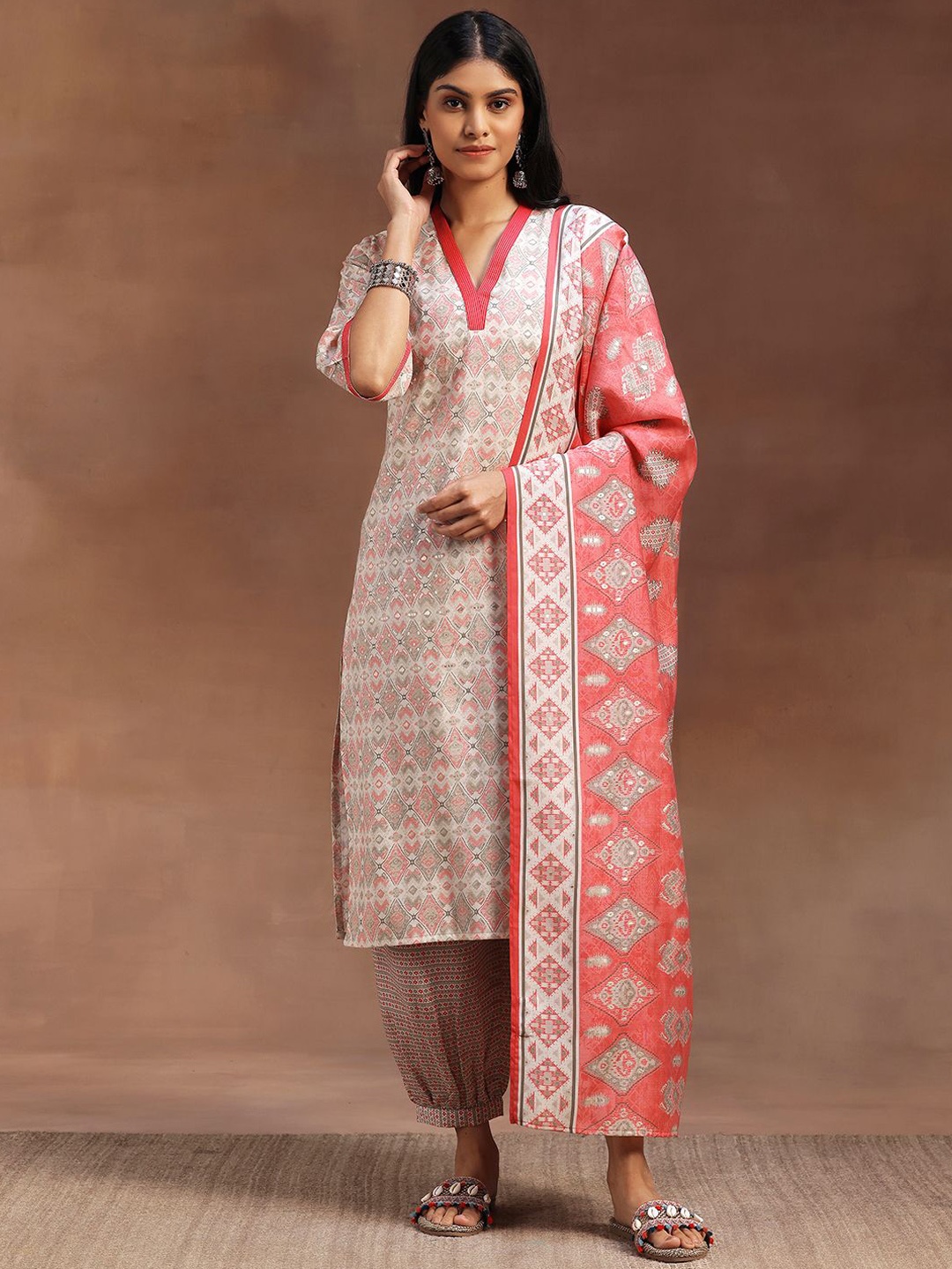 

Libas Ethnic Motifs Printed Straight Kurta With Salwar & Dupatta, Pink