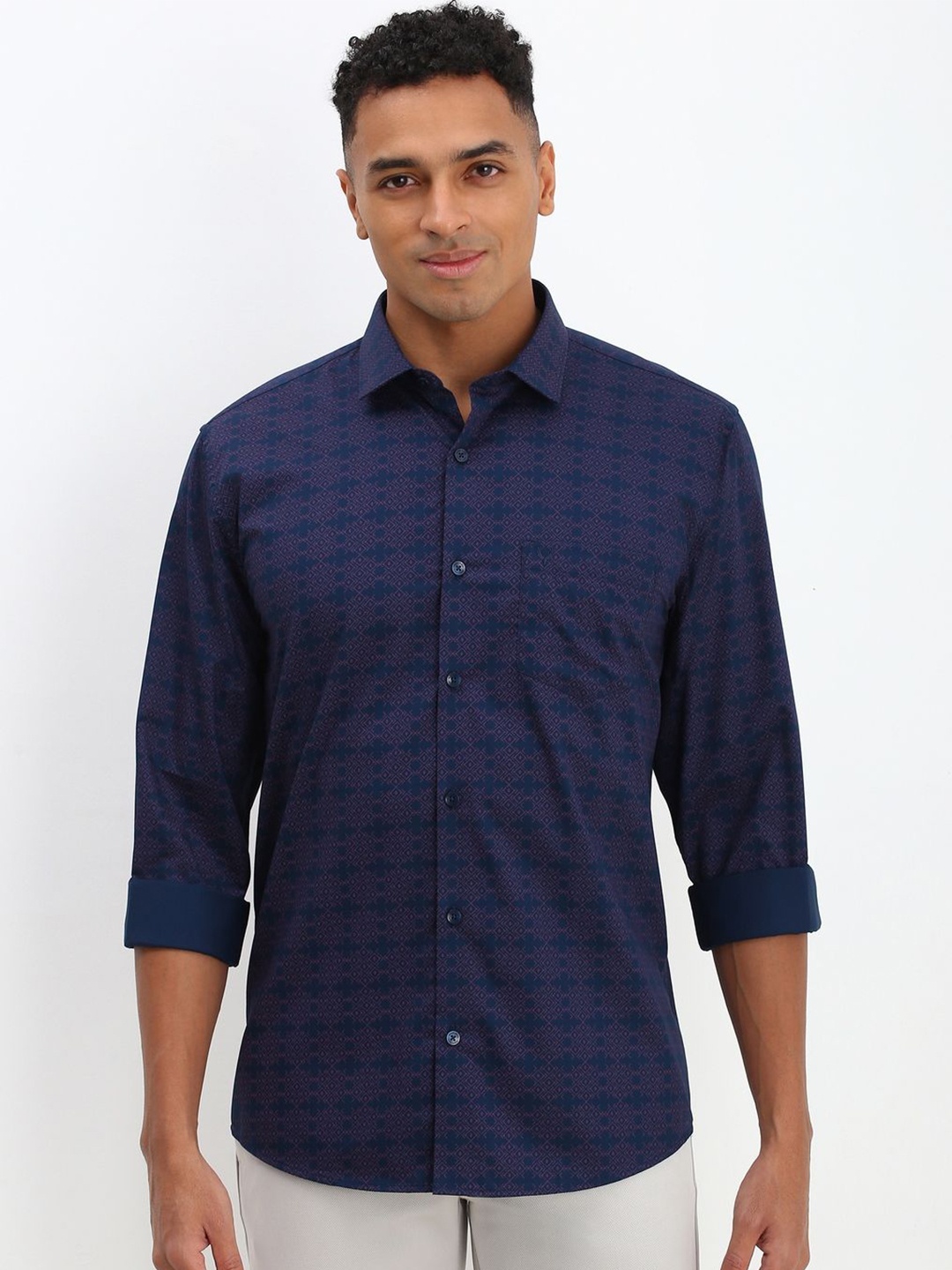 

Allen Solly Men Spread Collar Geometric Printed Cotton Slim Fit Casual Shirt, Navy blue