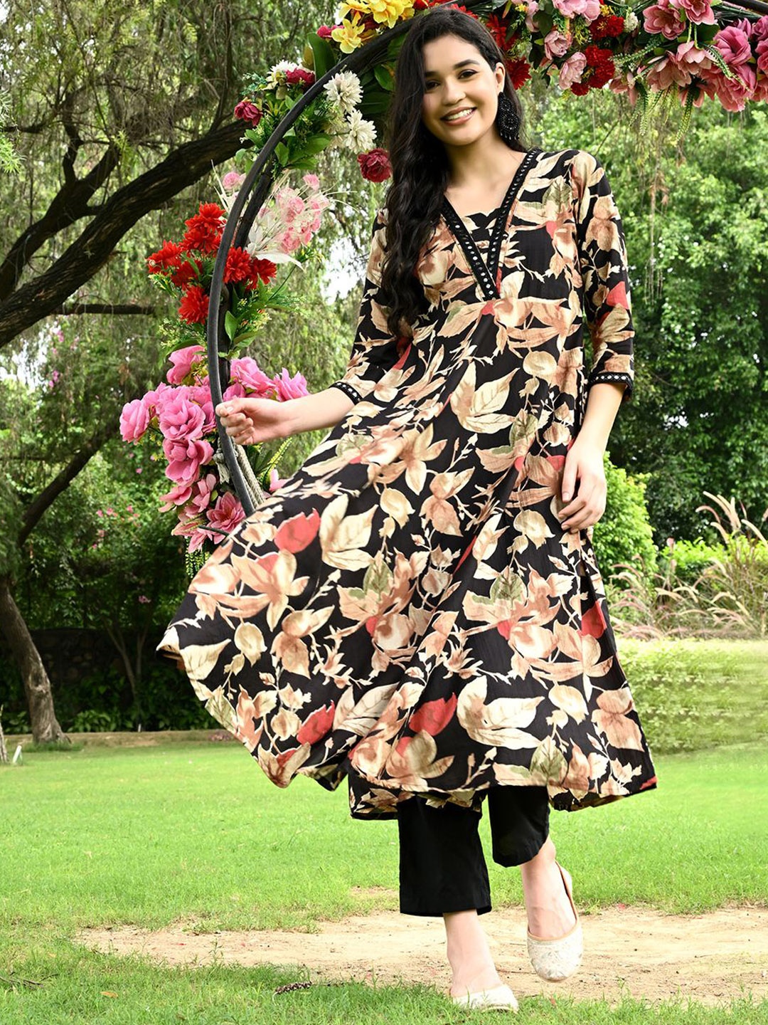 

DECKEDUP Floral Printed Mirror Work Pure Cotton A-Line Kurta With Trouser, Black