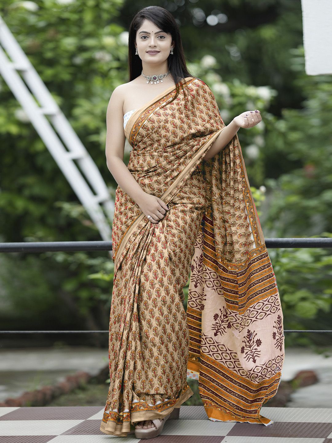 

KALINI Bagh Bagru Saree, Beige