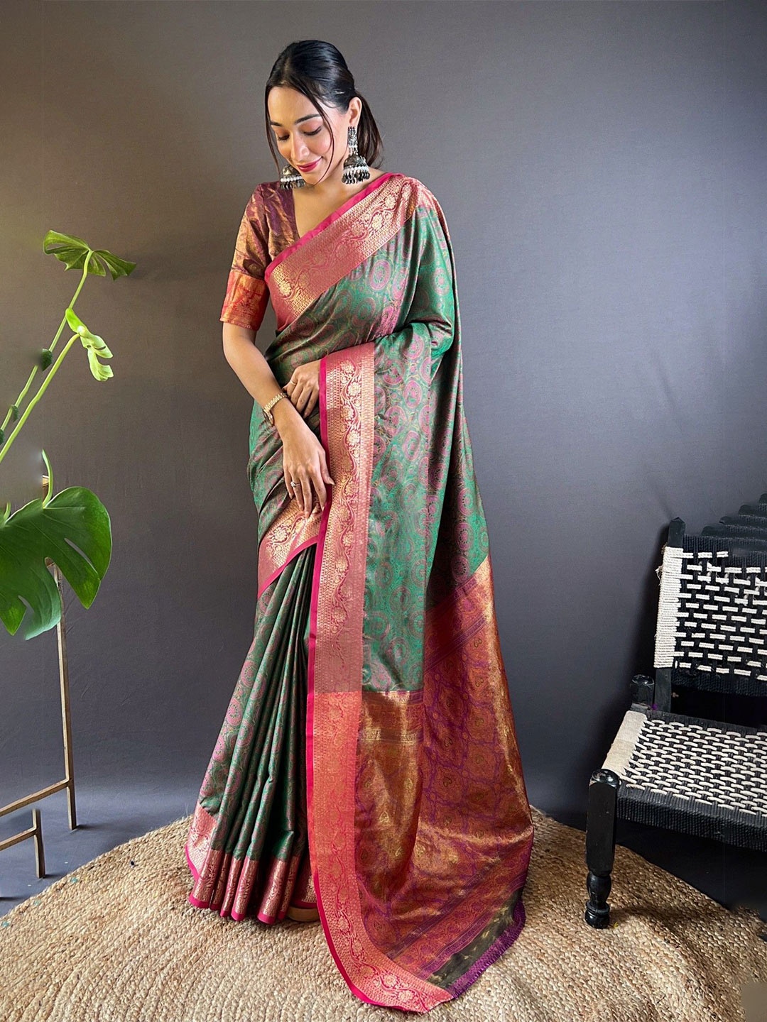 

MySilkLove Woven Design Zari Banarasi Saree, Green