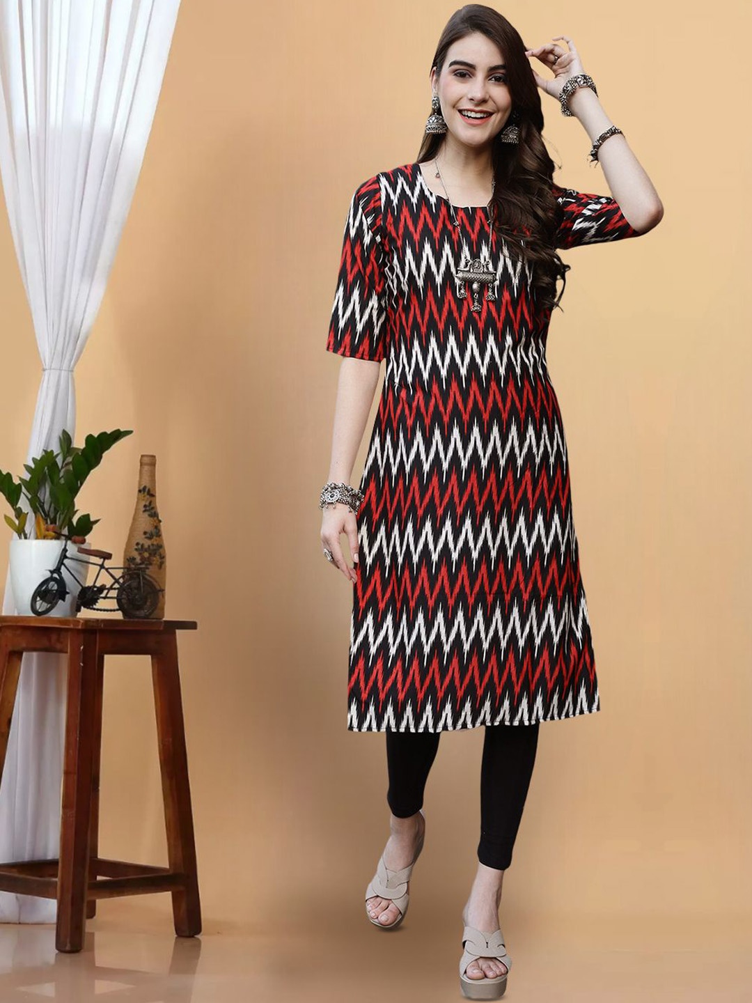 

7Threads Geometric Printed Round Neck Straight Kurta, Black