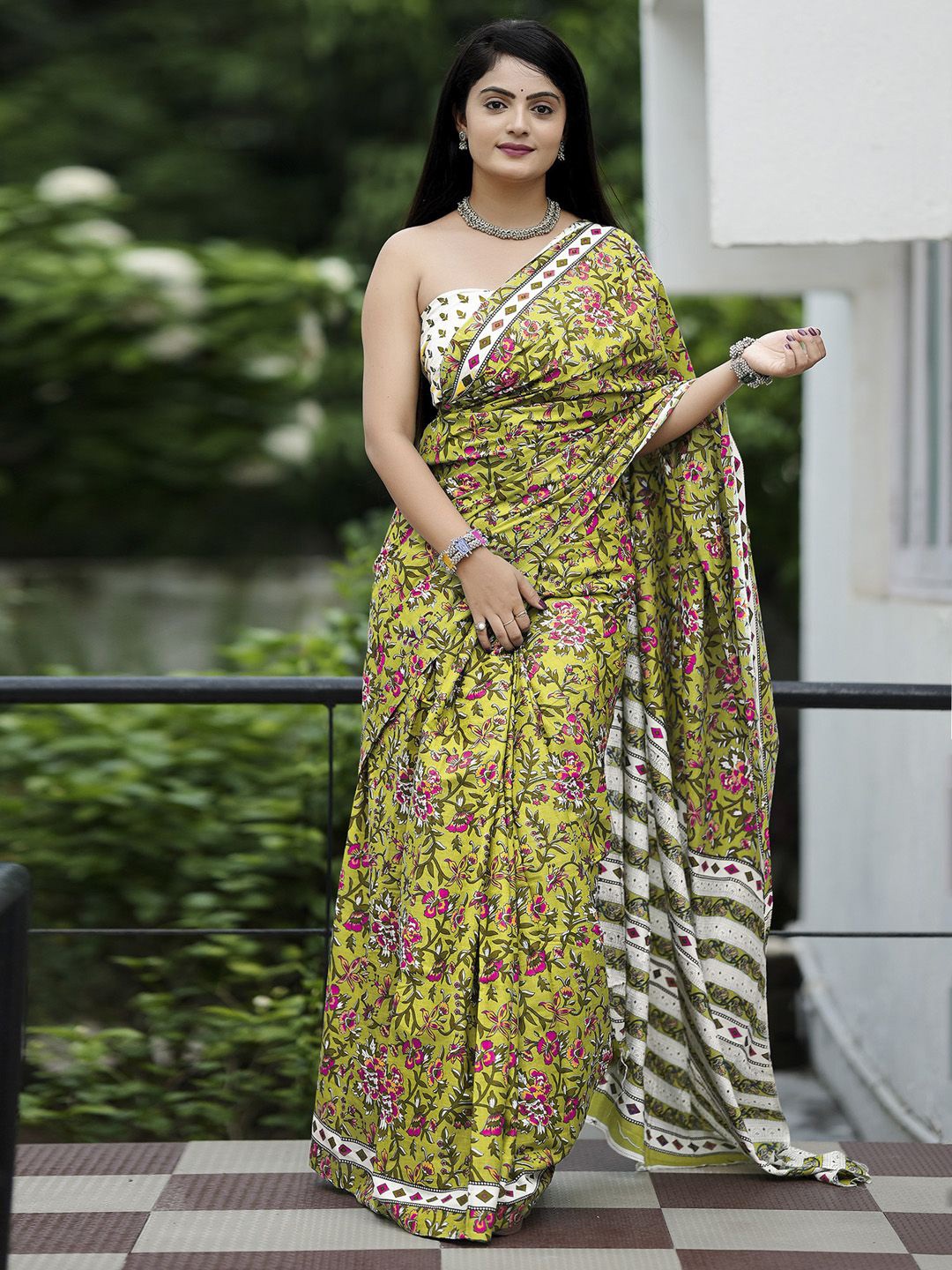 

KALINI Floral Bagru Saree, Olive