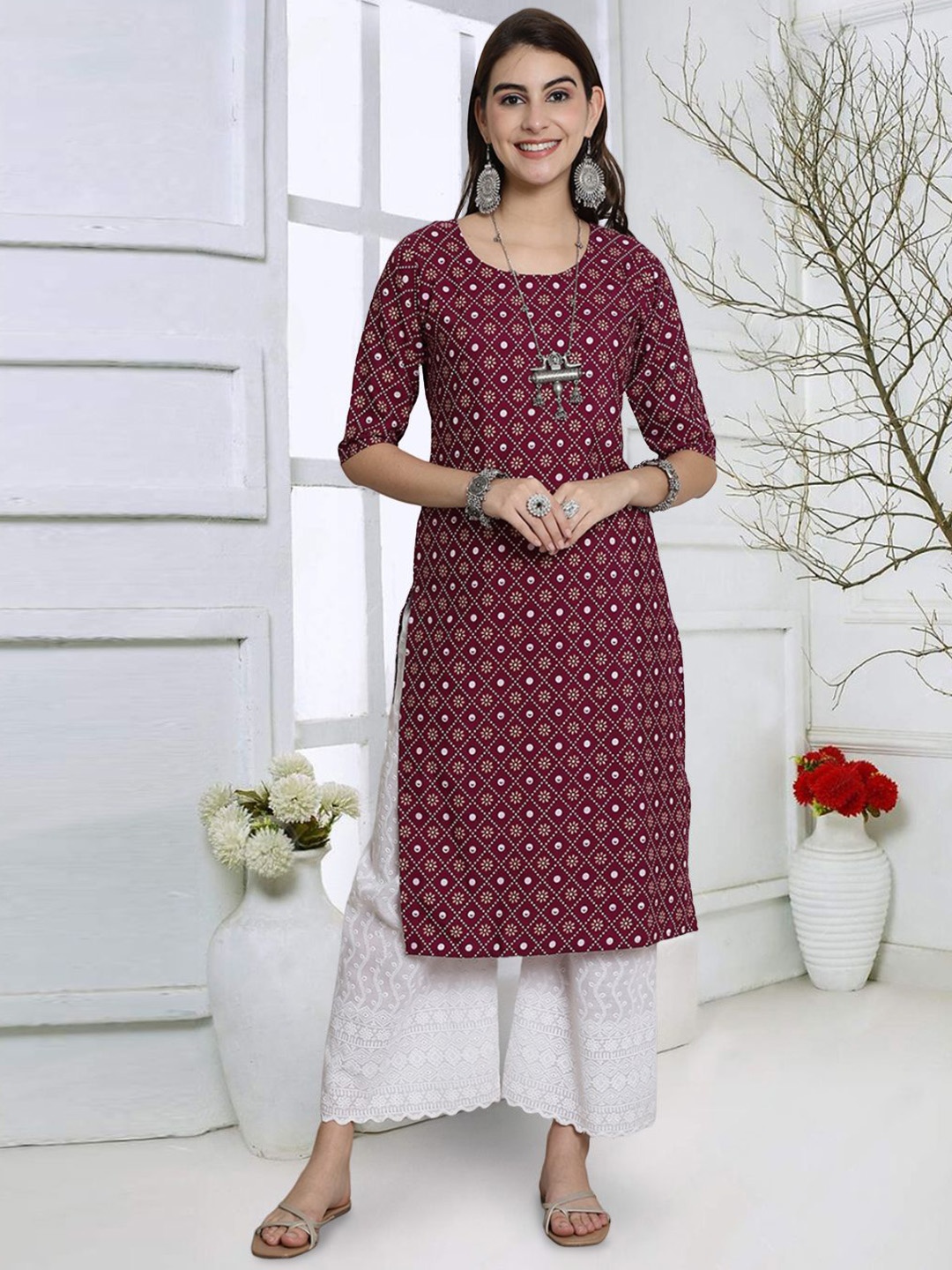 

7Threads Floral Printed Round Neck Straight Kurta, Maroon