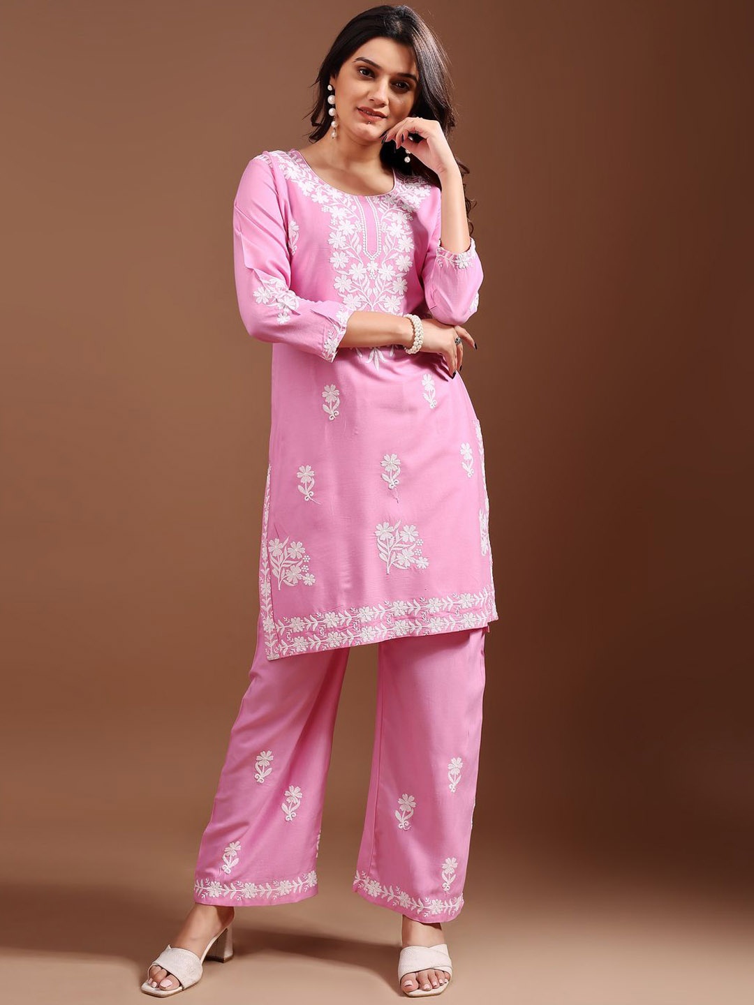 

GORGONE Women Floral Embroidered Regular Thread Work Kurta with Palazzos, Pink