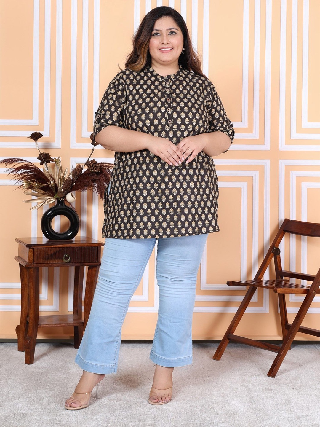 

Swasti Floral Printed Pure Cotton Kurti, Black