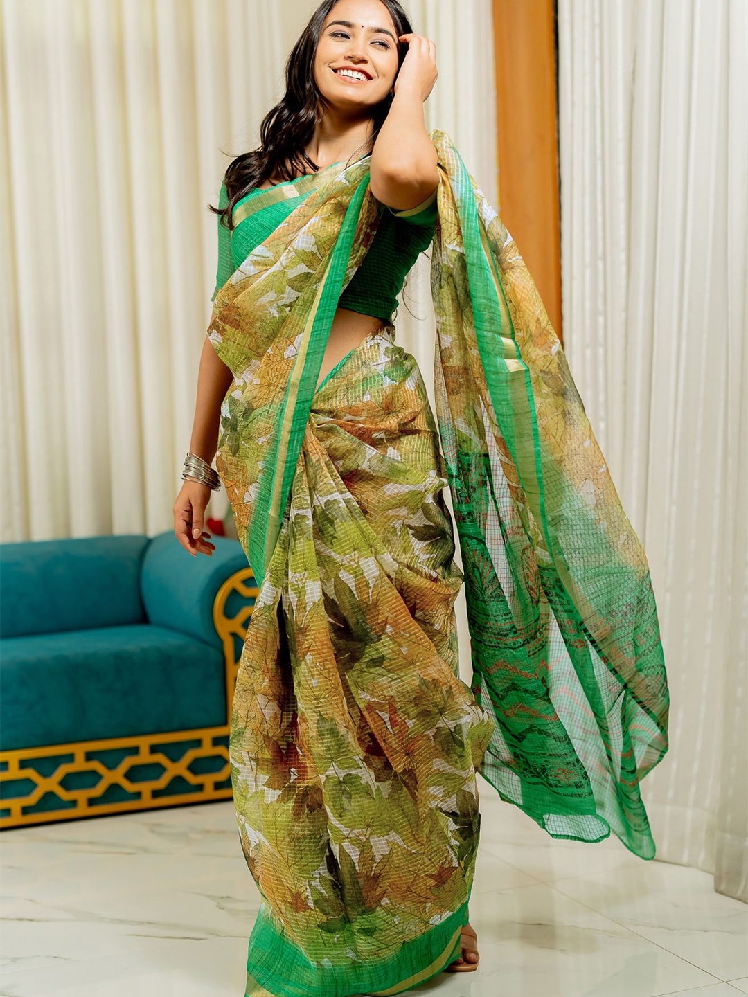 

KALINI Floral Saree, Off white
