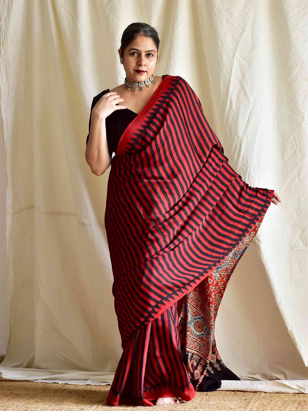 

Sundarii Striped Silk Blend Saree, Maroon