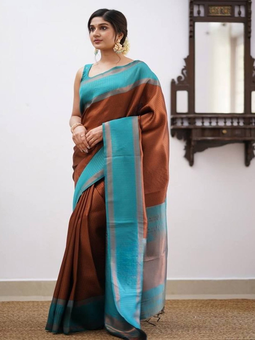 

Sitanjali Woven Design Zari Silk Blend Kanjeevaram Saree, Brown