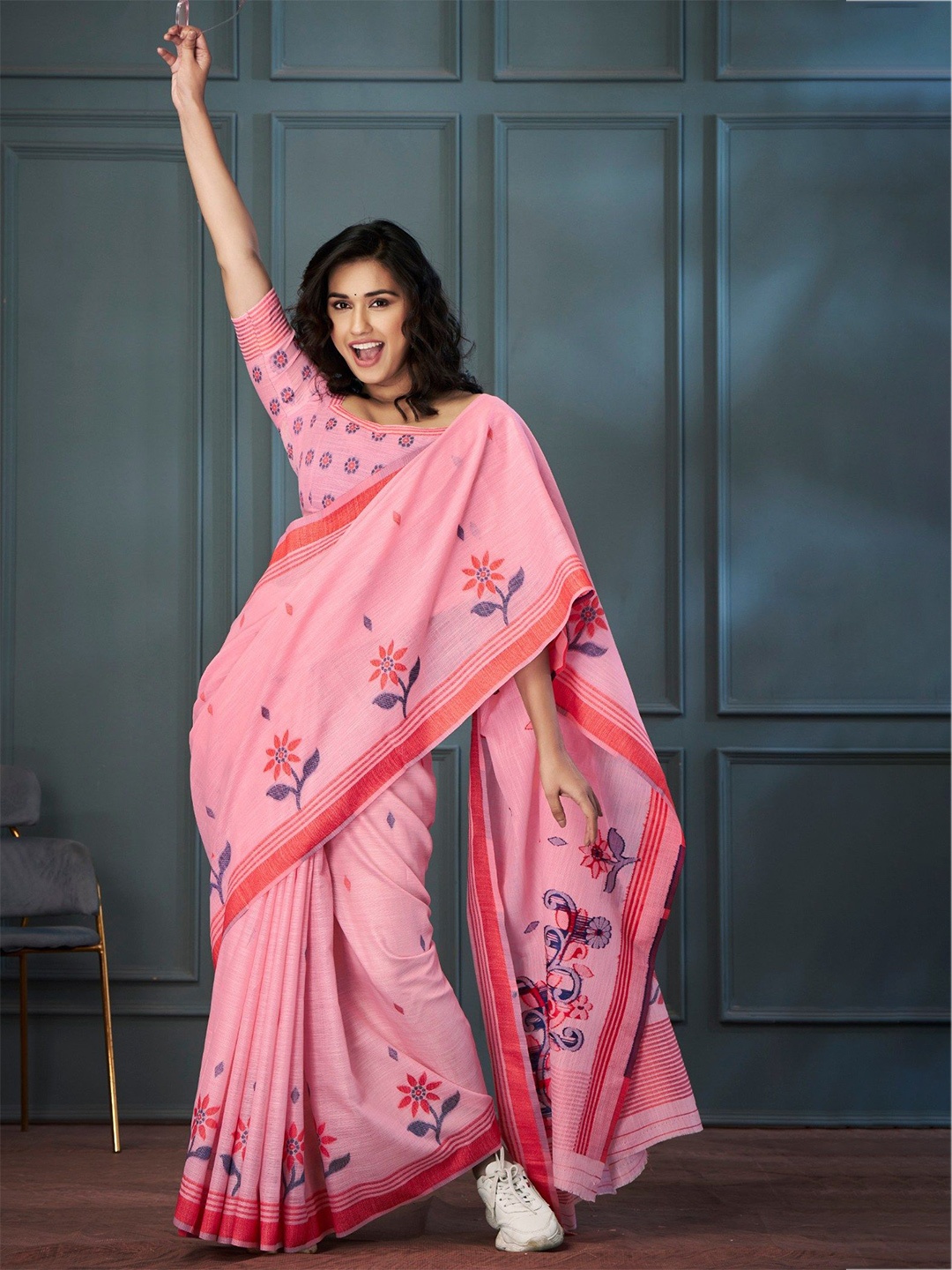 

MySilkLove Floral Woven Design Saree, Pink