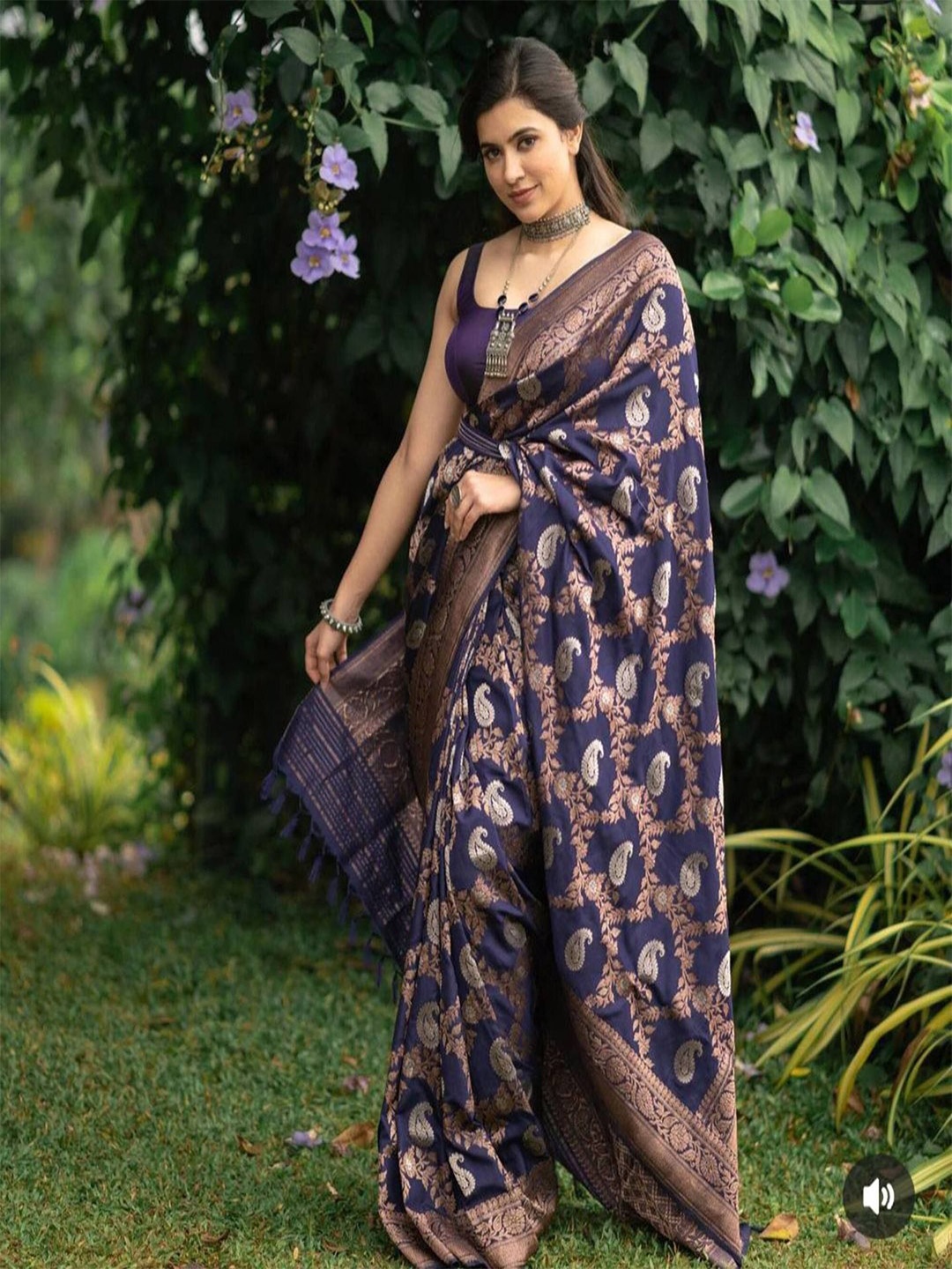 

Sitanjali Ethnic Motifs Zari Silk Blend Kanjeevaram Saree, Navy blue