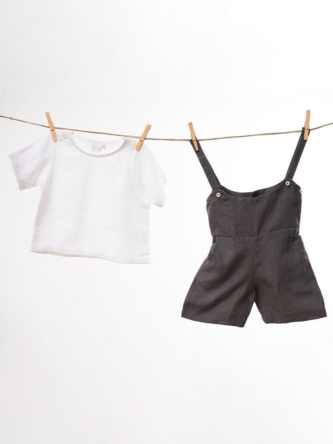 

CHI LINEN CLOTHING Kids T-shirt with Dungarees, Black