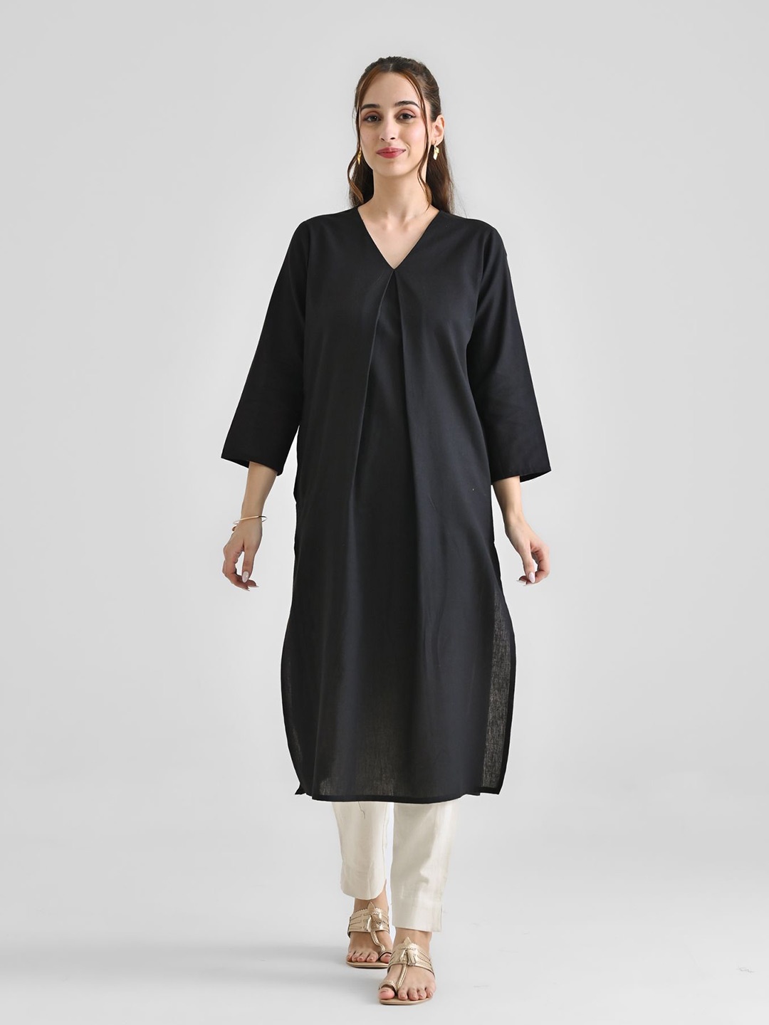 

Rustorange Women Sequinned Kurta, Black