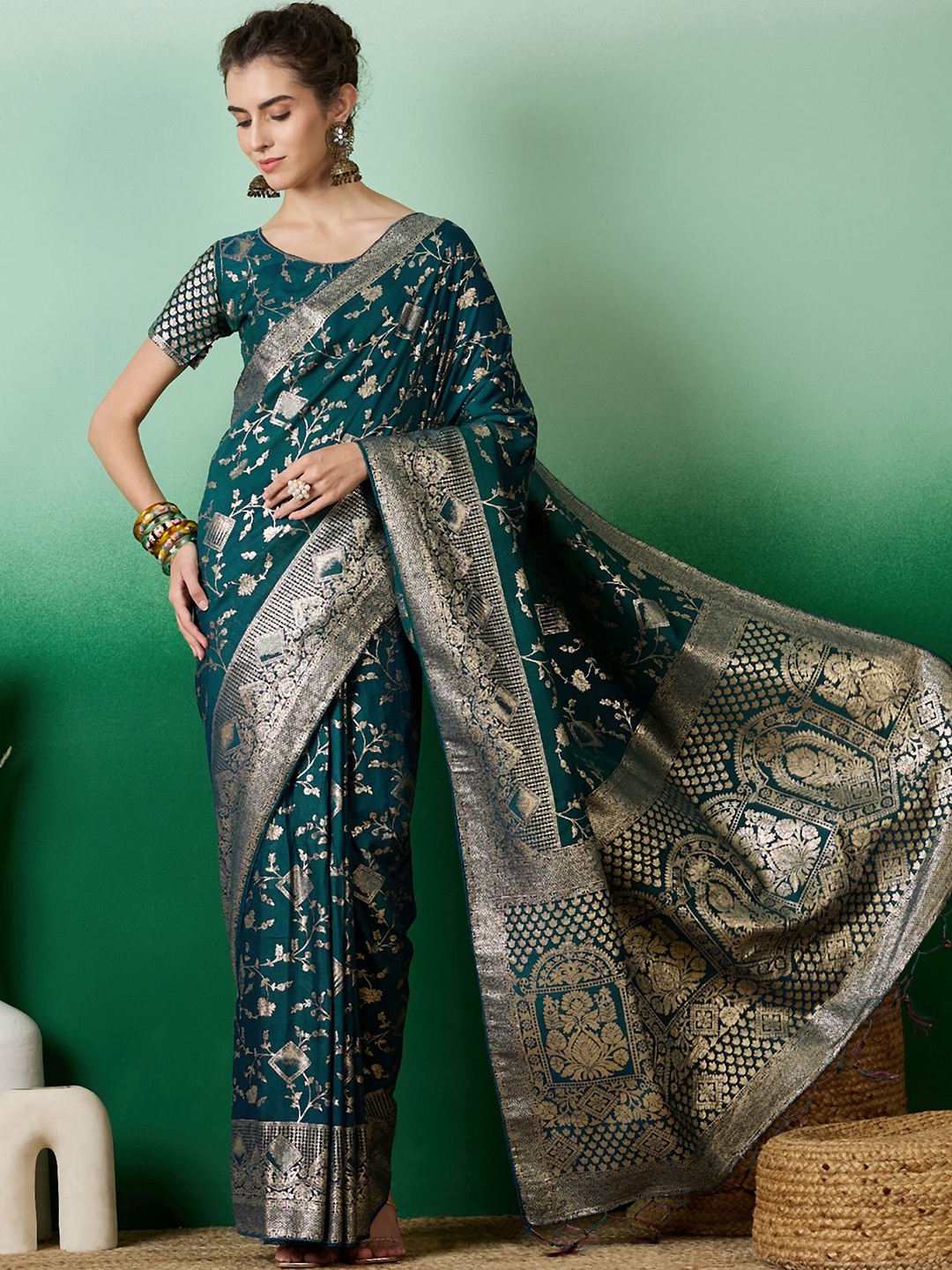 

NIRMAL CREATION Woven Design Zari Saree, Green