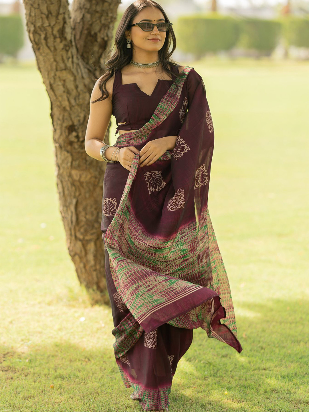 

KALINI Tie and Dye Poly Chiffon Block Print Saree, Purple