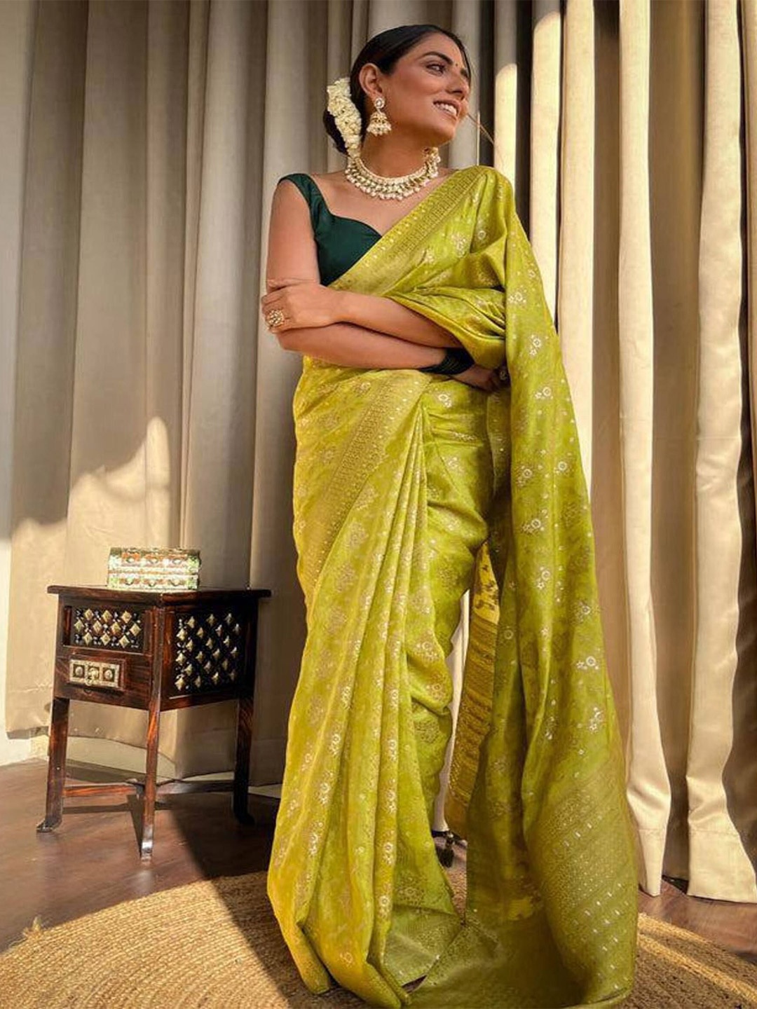 

Sitanjali Woven Design Zari Silk Blend Kanjeevaram Saree, Lime green