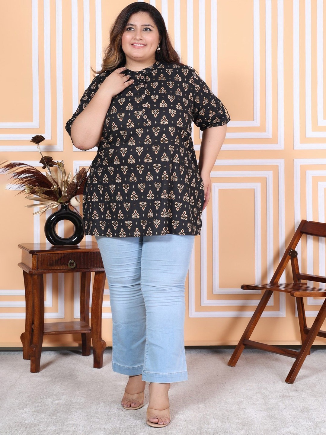 

Swasti Ethnic Motifs Printed Pure Cotton Kurti, Black