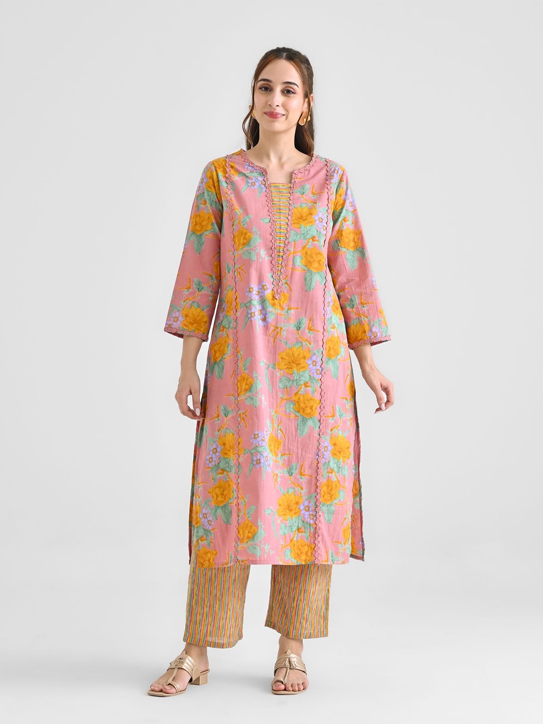 

Rustorange Women Floral Printed Thread Work Kurta, Pink