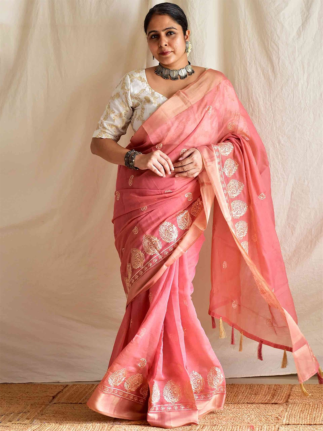 

Sundarii Floral Embroidered Saree, Pink