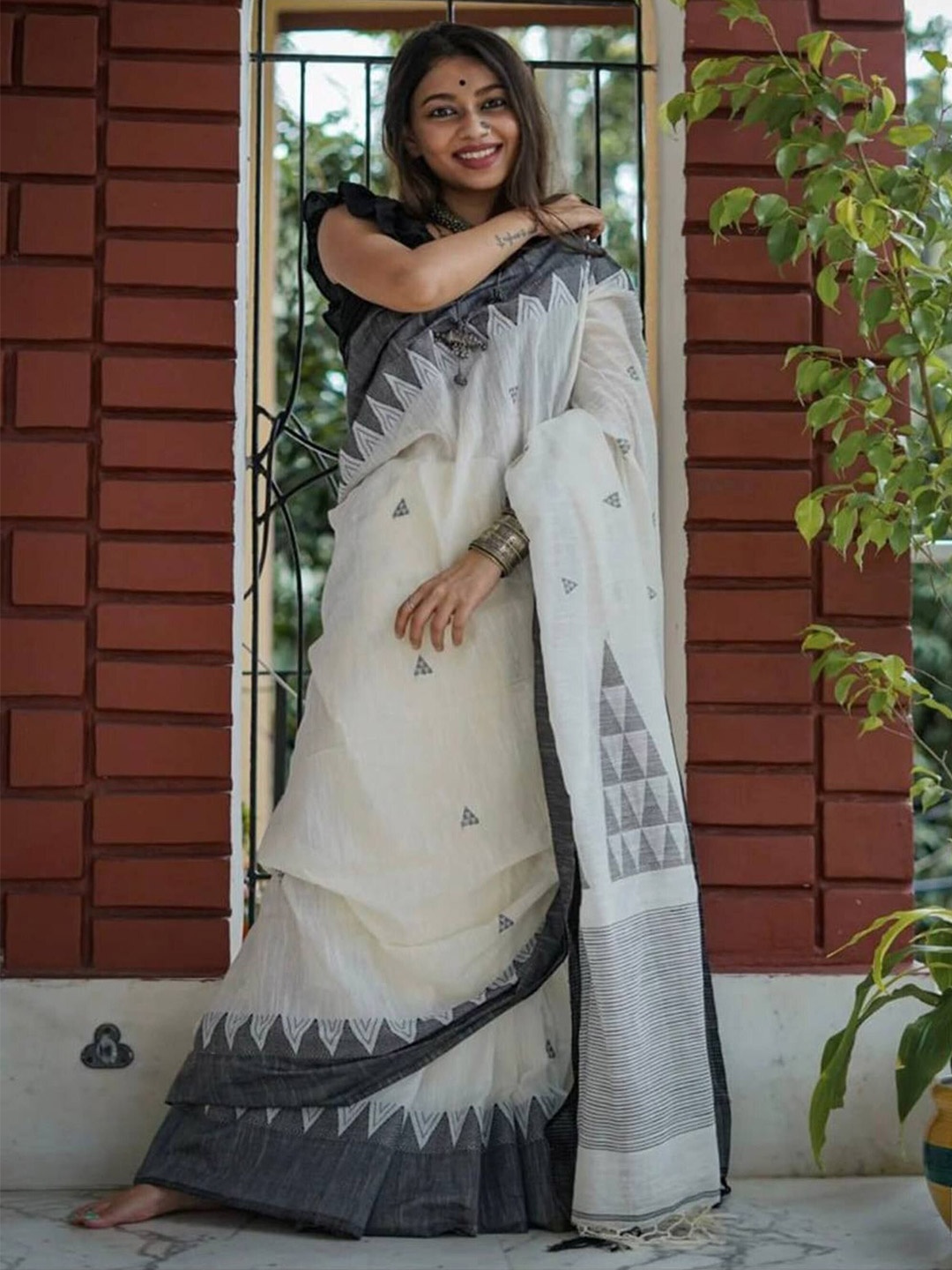 

Sitanjali Ethnic Motifs Silk Blend Kanjeevaram Saree, White