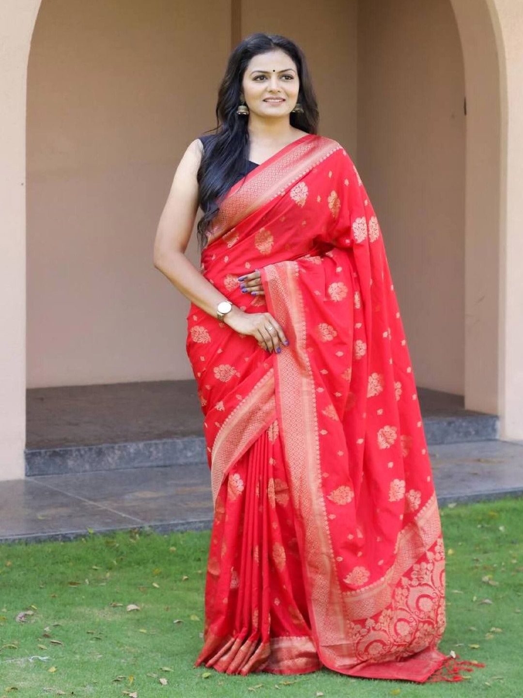 

Sitanjali Woven Design Zari Silk Blend Kanjeevaram Saree, Red