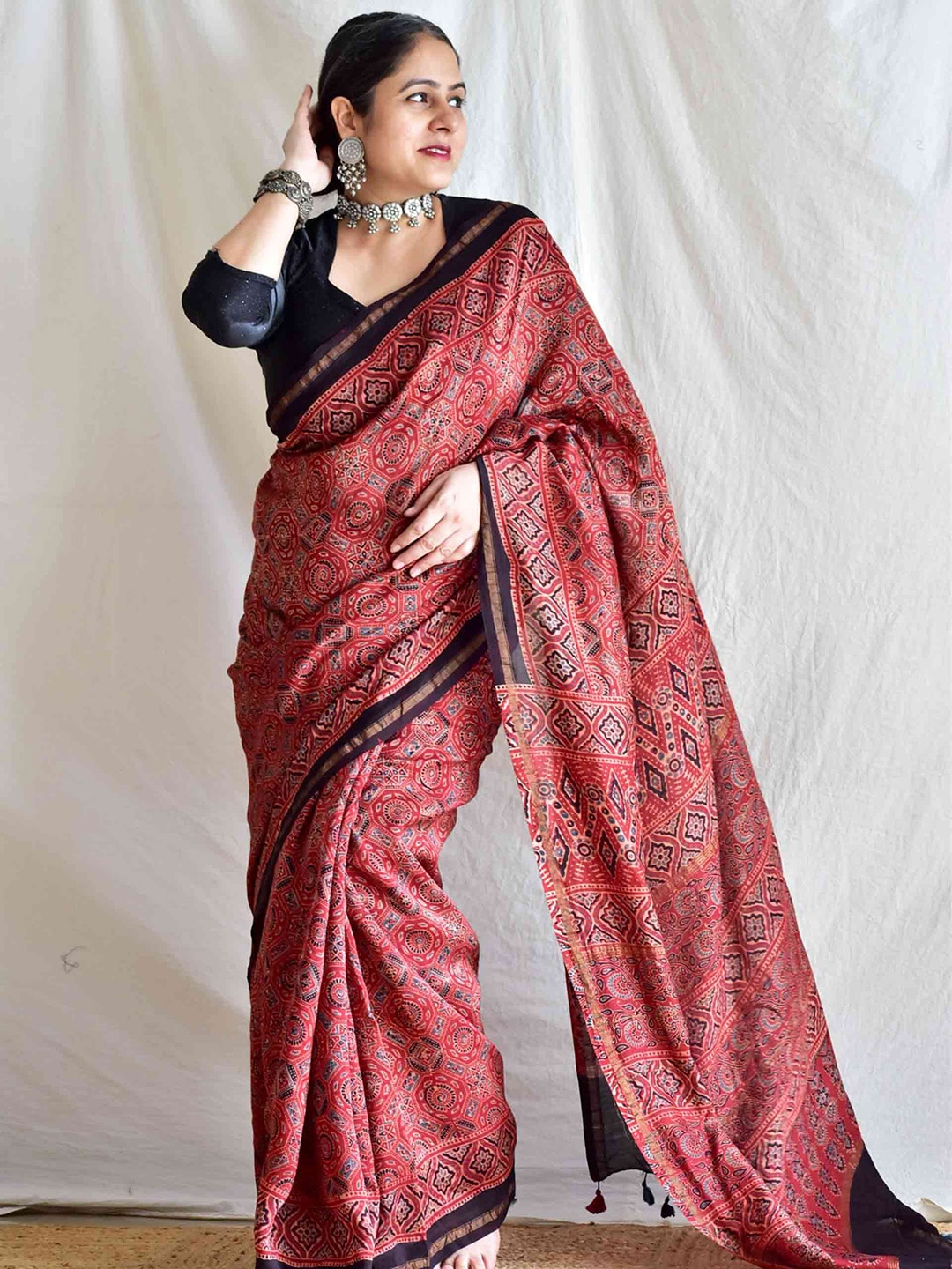 

Sundarii Ajrak Block Silk Blend Saree, Maroon