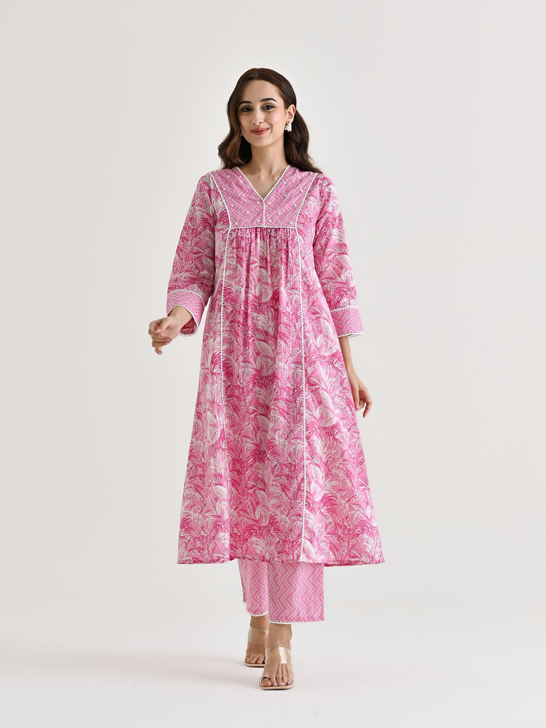 

Rustorange Women Floral Printed Chikankari Kurta, Pink