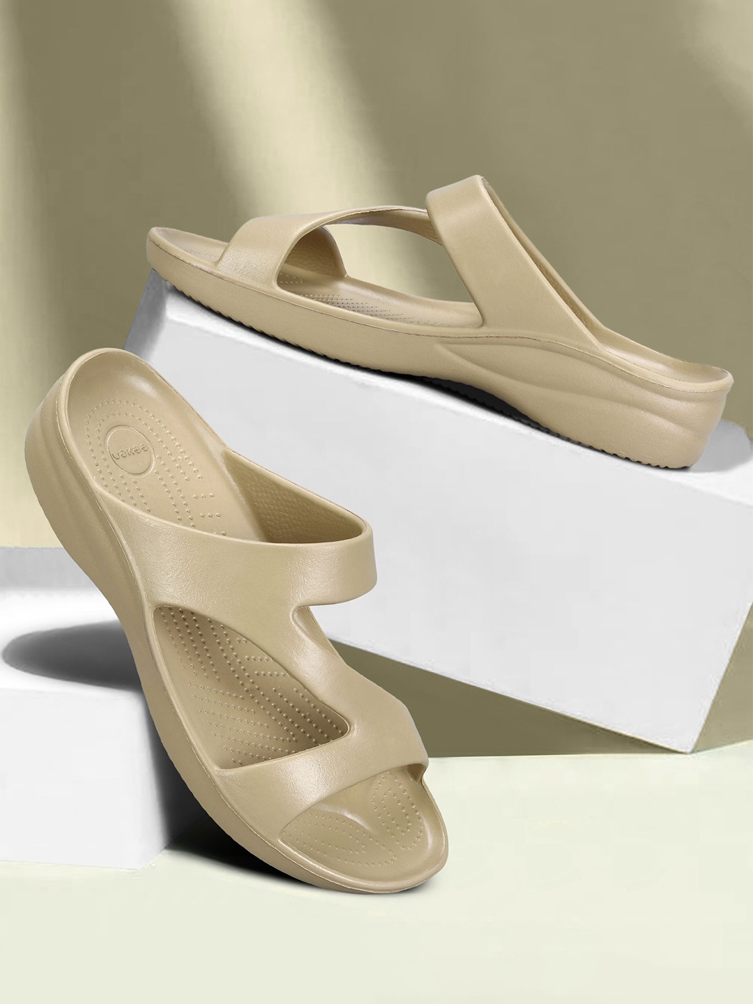 

Paragon Women Rubber Slip-On, Beige