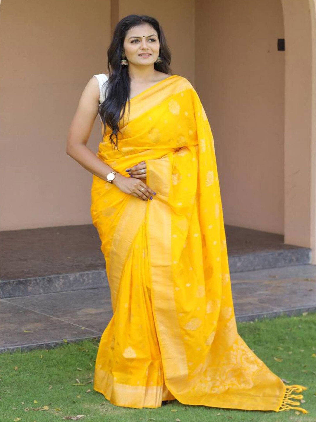 

Sitanjali Ethnic Motifs Zari Silk Blend Kanjeevaram Saree, Yellow