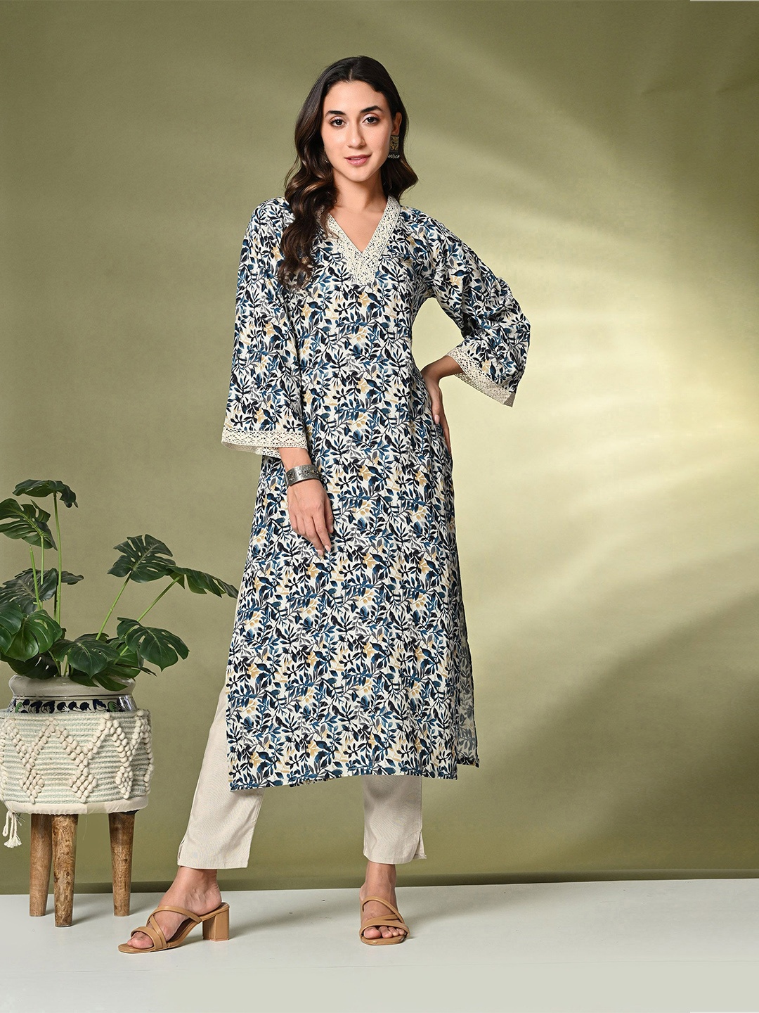 

Sangria Printed A-Line Kurta, Off white