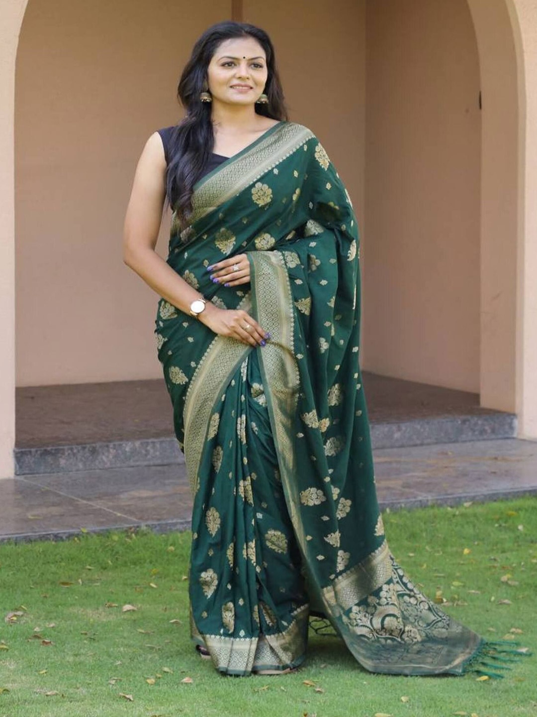 

Sitanjali Woven Design Zari Silk Blend Kanjeevaram Saree, Green