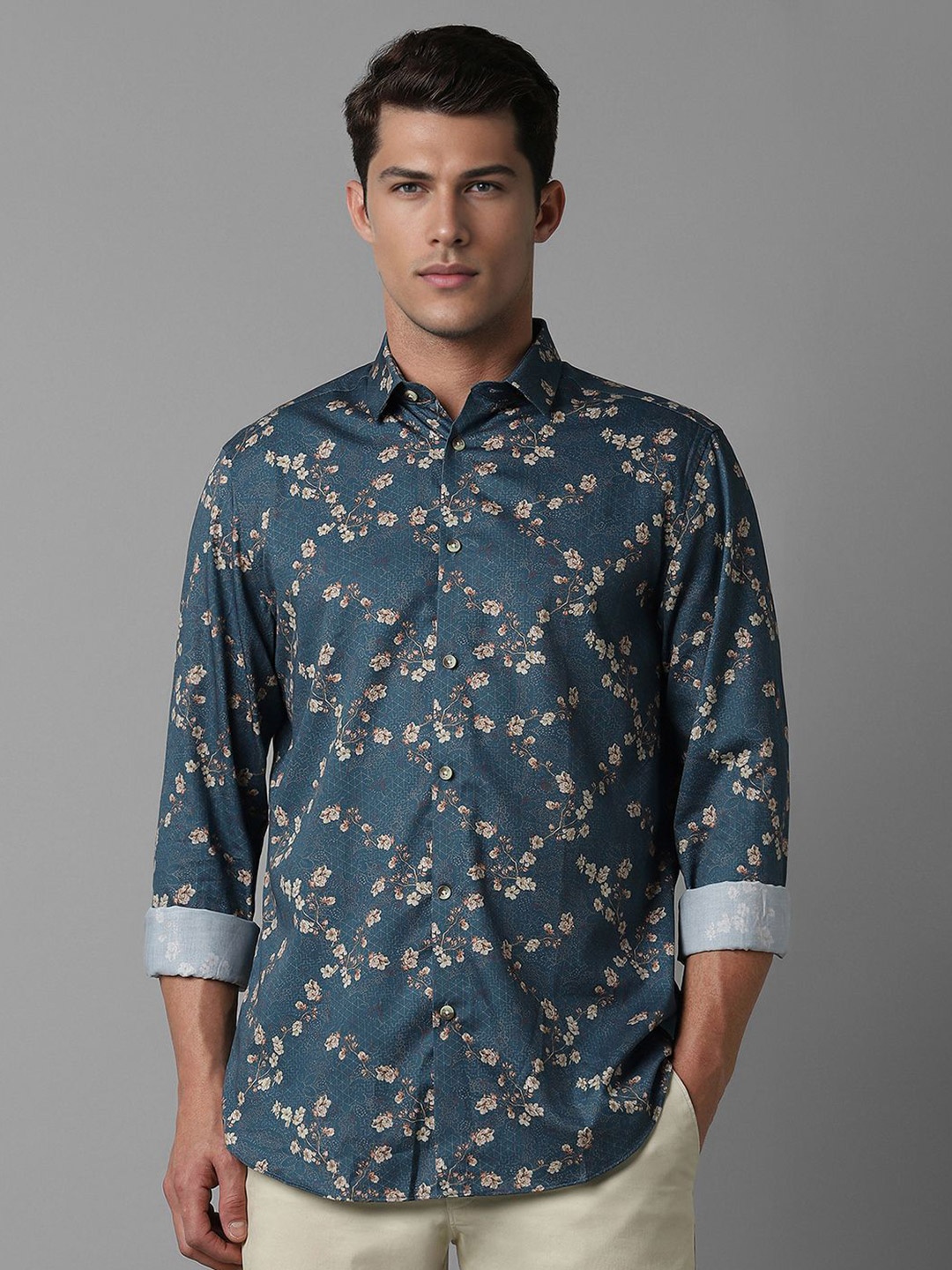 

Louis Philippe Sport Men Classic Floral Opaque Printed Casual Shirt, Navy blue
