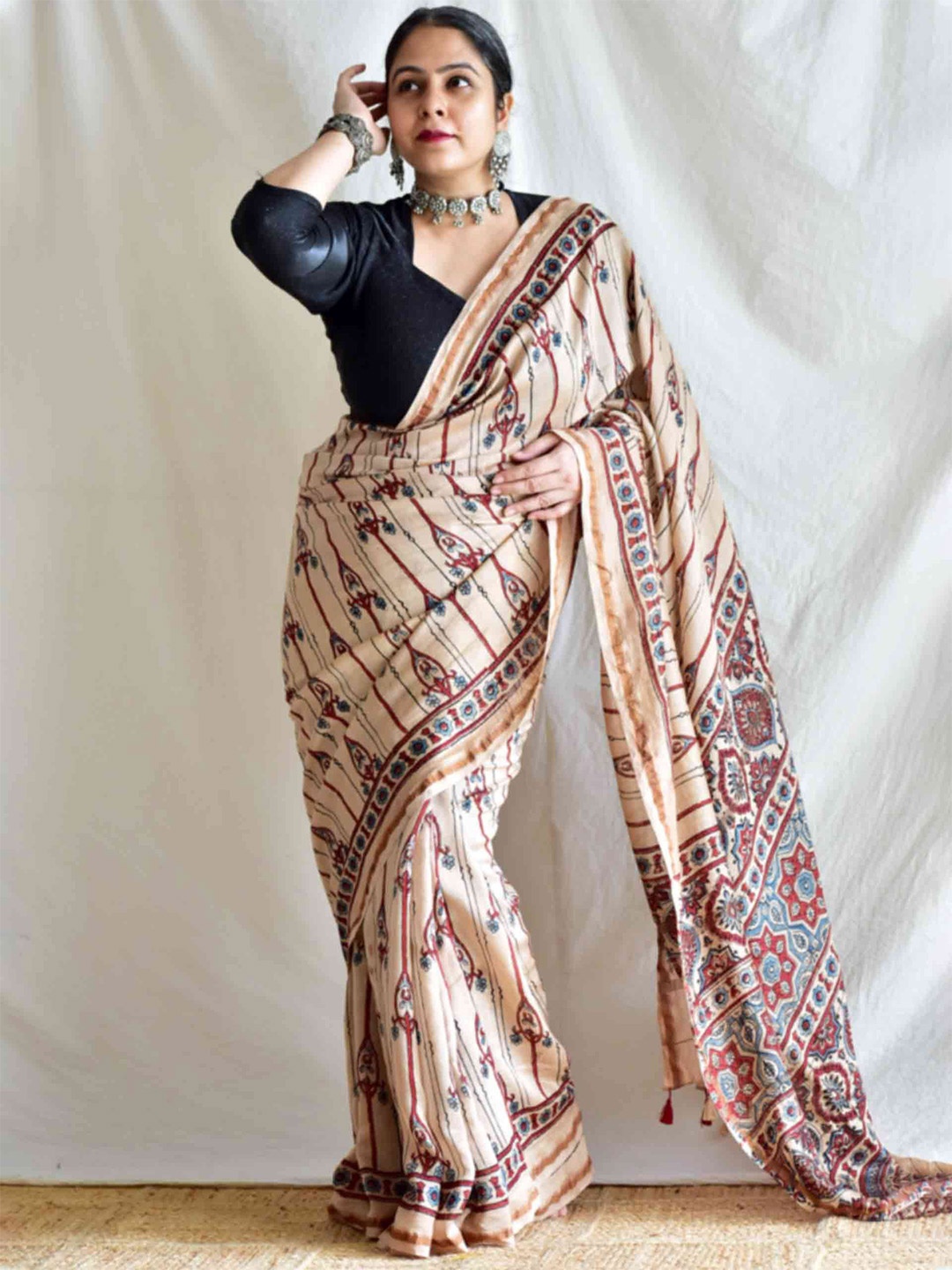 

Sundarii Ajrak Block Silk Blend Saree, Beige